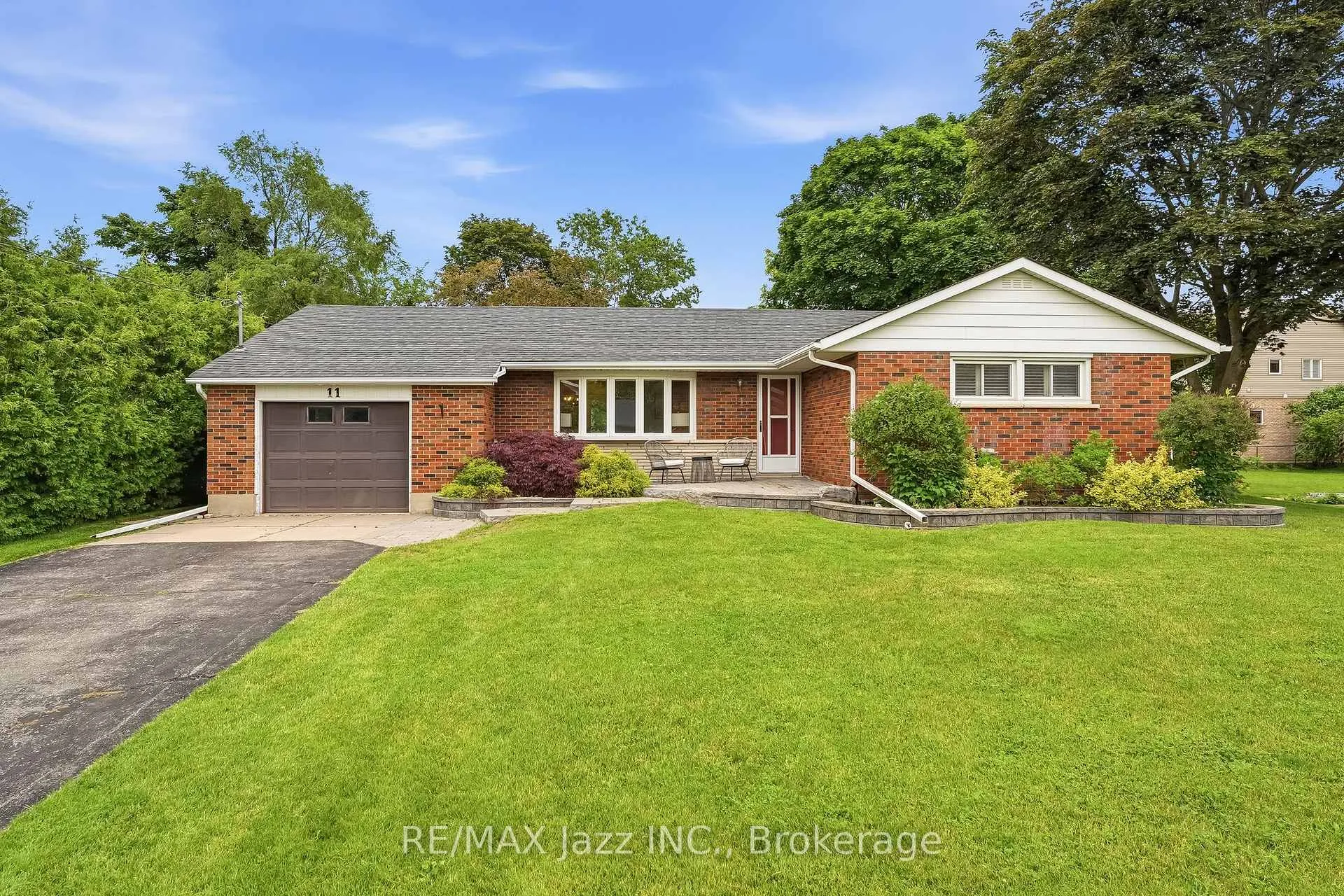 Photo 1 of 11 Lynwood Avenue, Clarington, Courtice — HOMEH