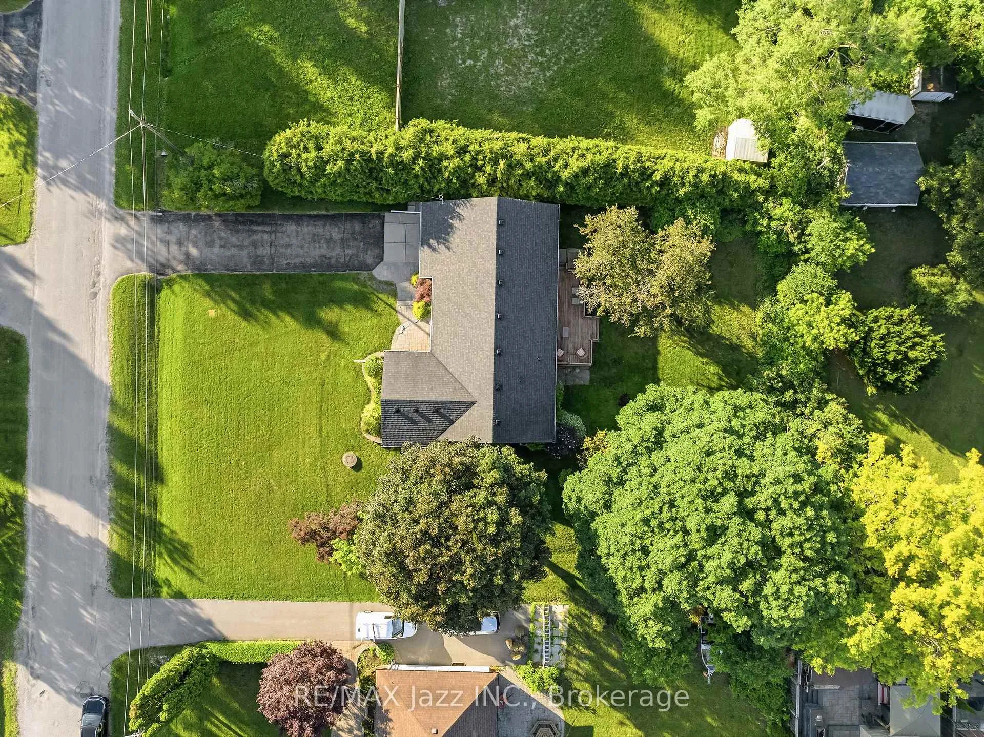 Photo 2 of 11 Lynwood Avenue, Clarington, Courtice — HOMEH