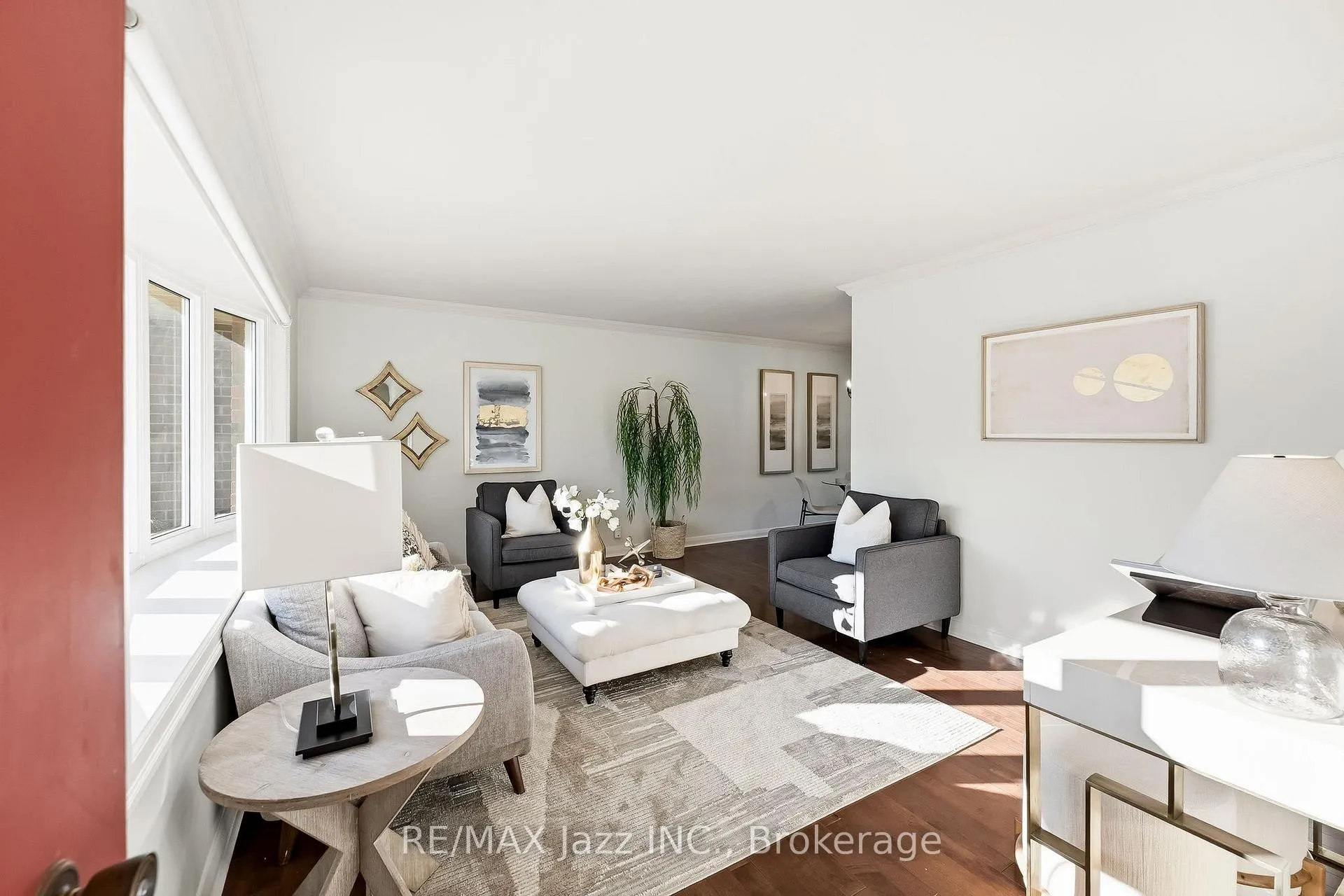 Photo 7 of 11 Lynwood Avenue, Clarington, Courtice — HOMEH