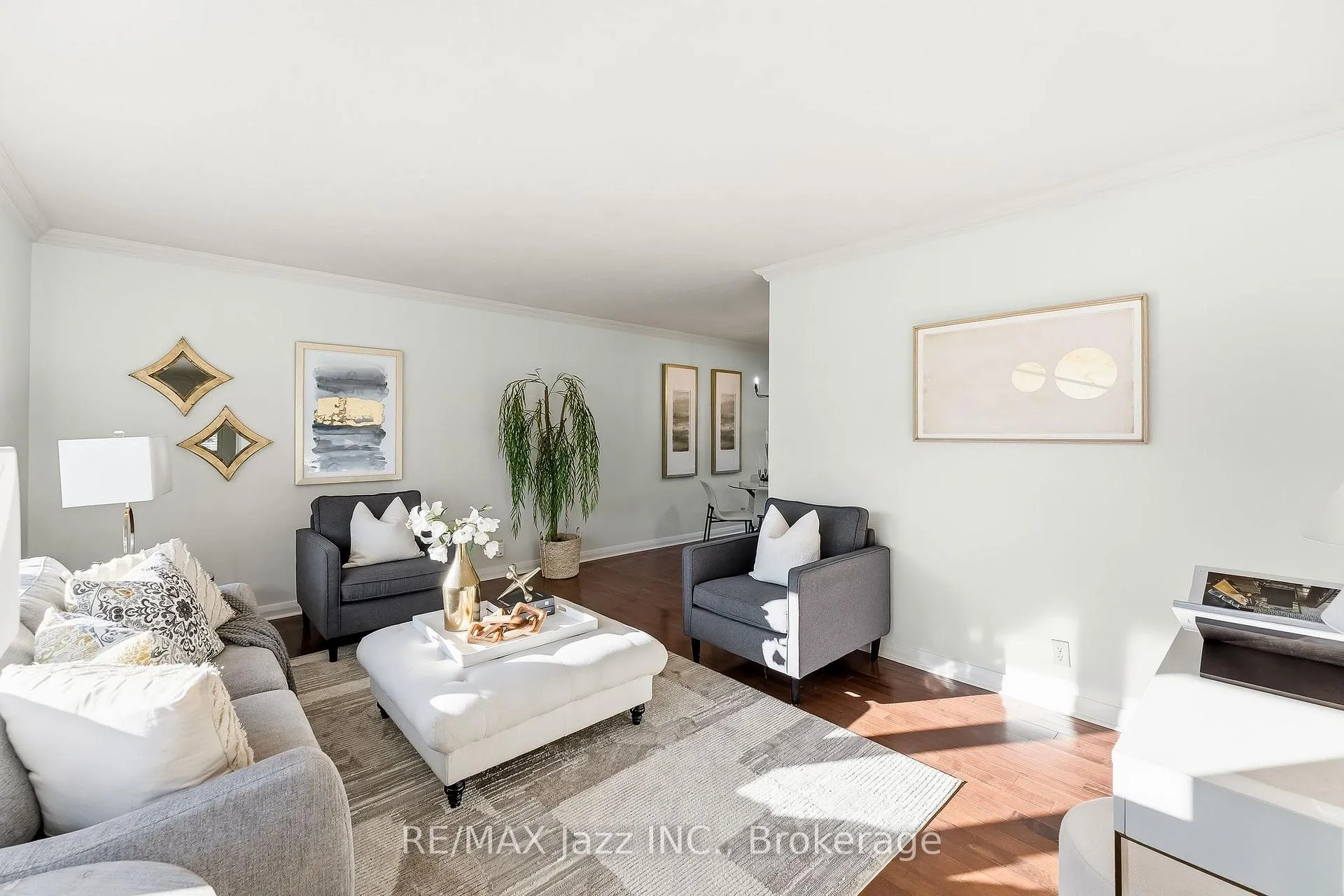 Photo 9 of 11 Lynwood Avenue, Clarington, Courtice — HOMEH