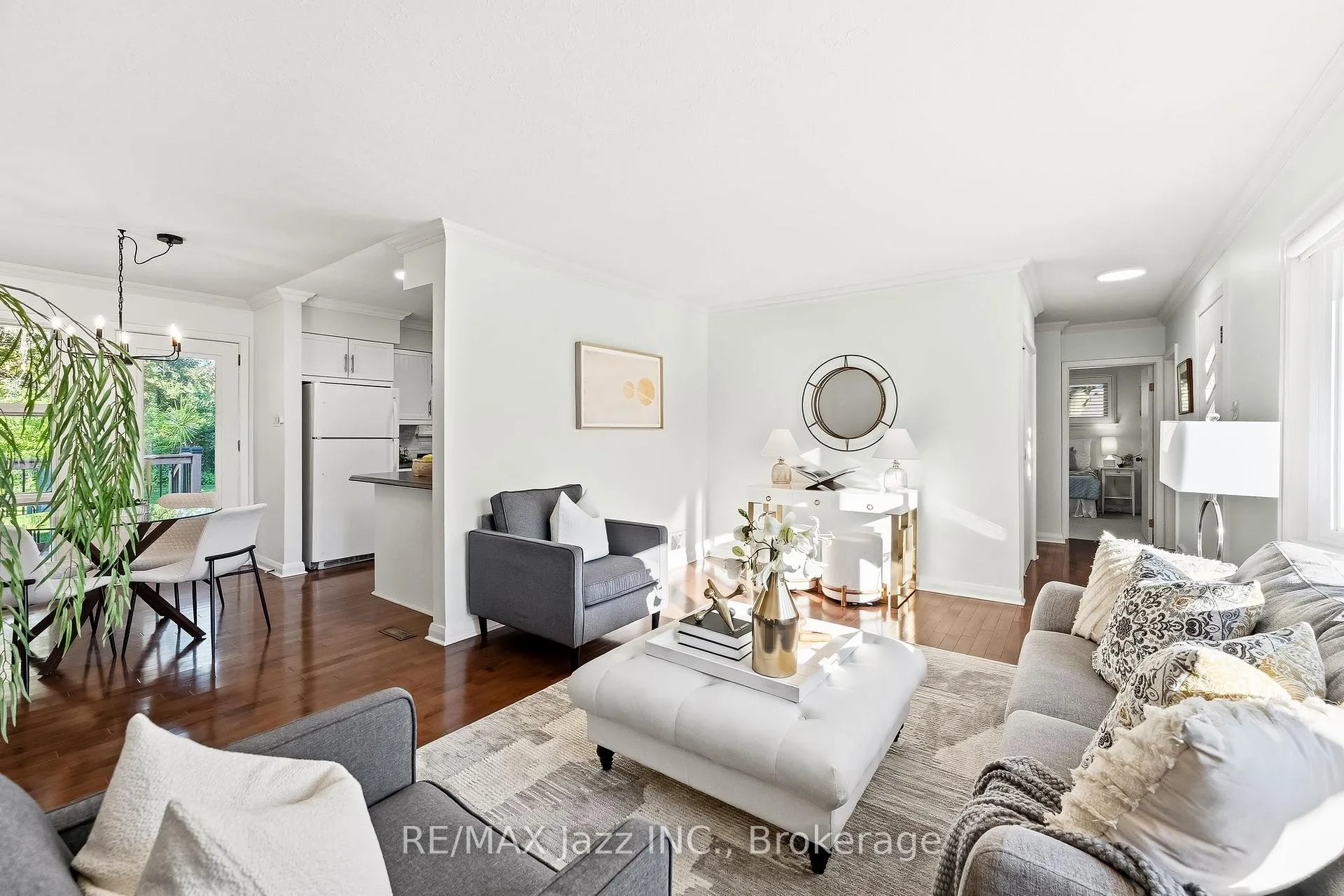 Photo 10 of 11 Lynwood Avenue, Clarington, Courtice — HOMEH