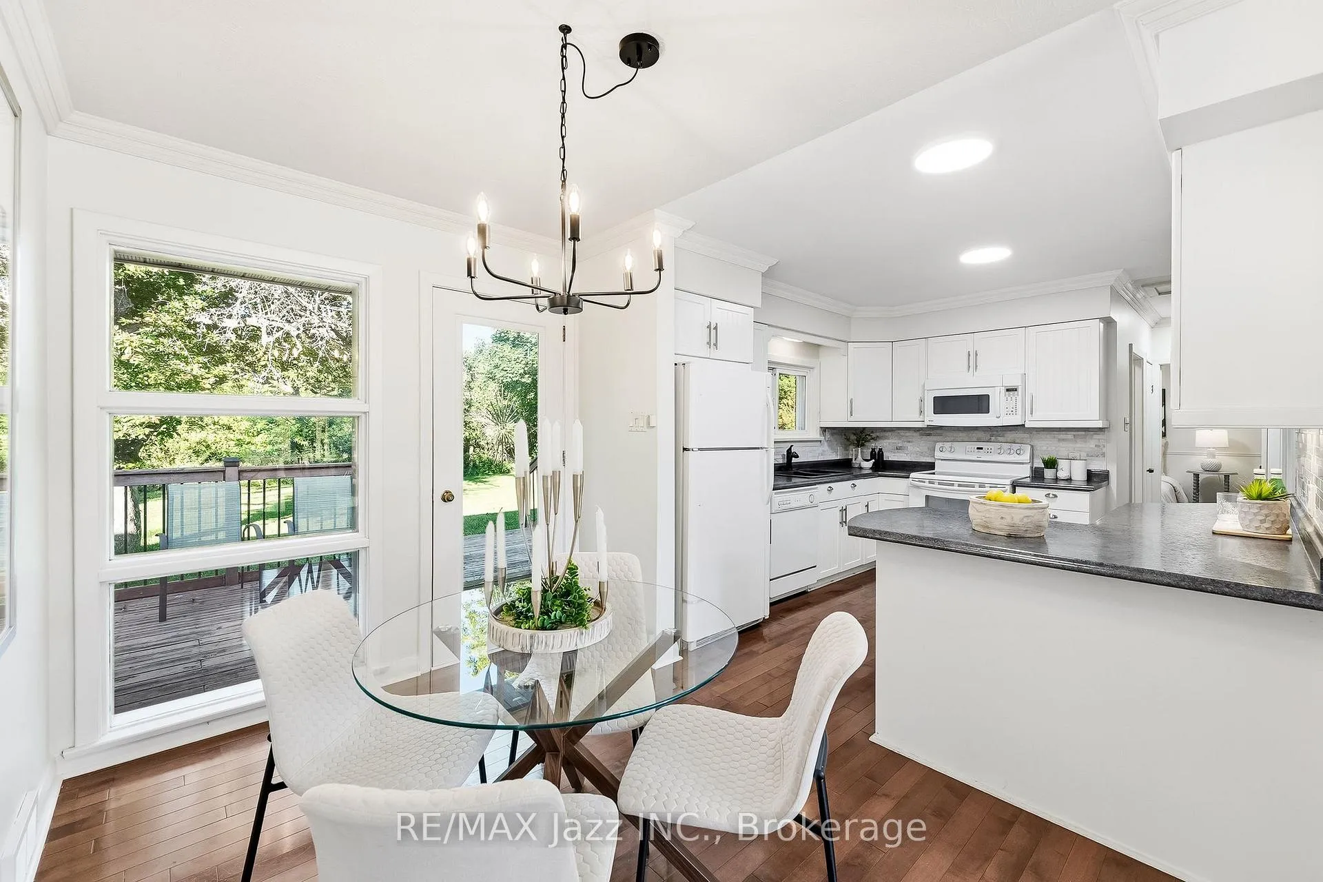 Photo 13 of 11 Lynwood Avenue, Clarington, Courtice — HOMEH
