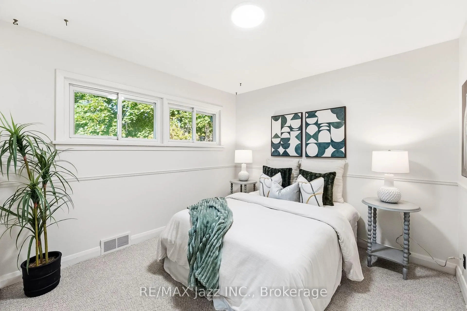 Photo 23 of 11 Lynwood Avenue, Clarington, Courtice — HOMEH