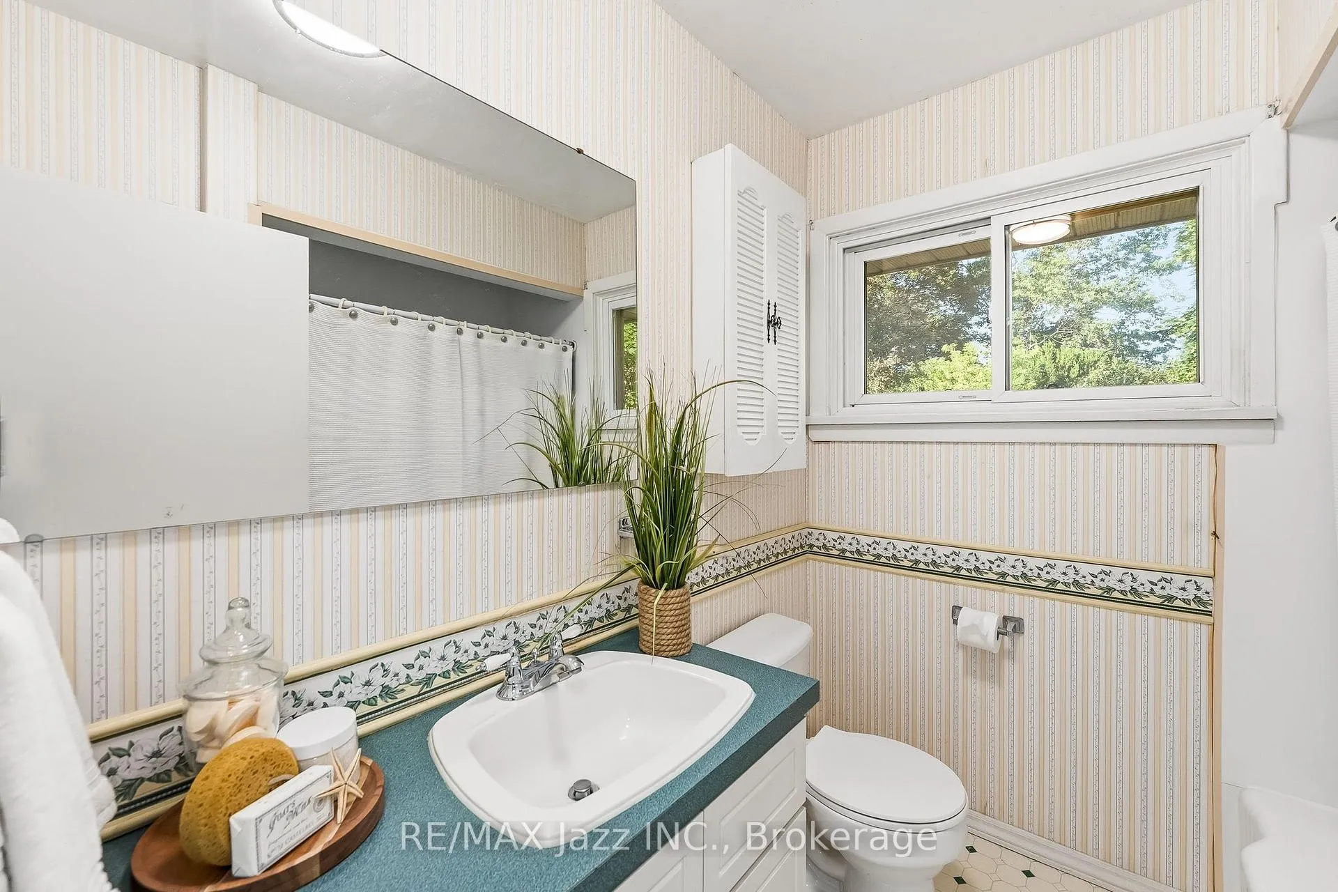 Photo 24 of 11 Lynwood Avenue, Clarington, Courtice — HOMEH