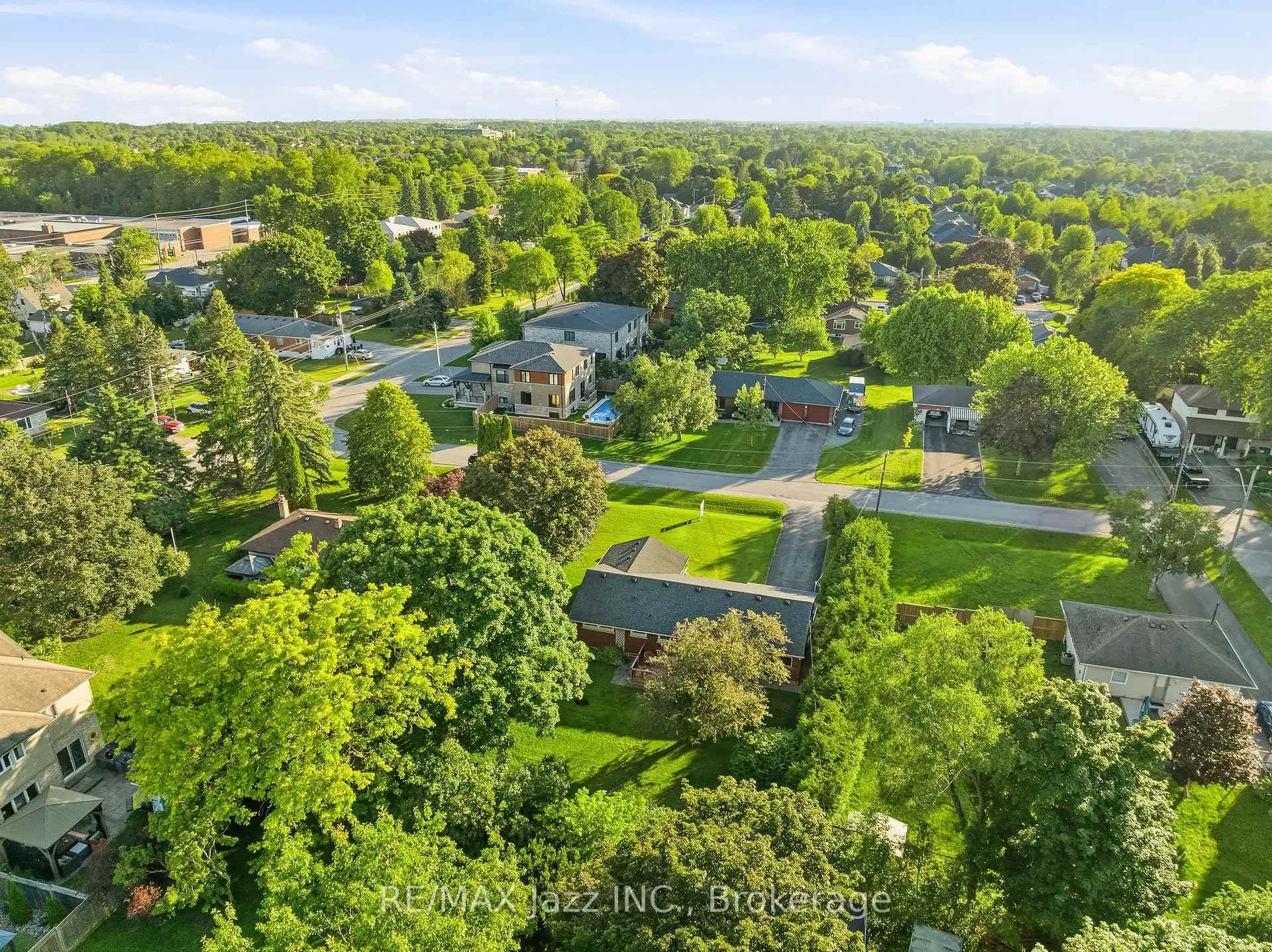 Photo 45 of 11 Lynwood Avenue, Clarington, Courtice — HOMEH