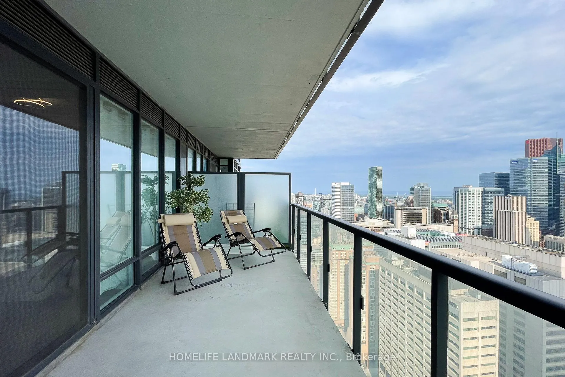 Photo 1 of Unit 3308, 488 University Avenue, Toronto, University — HOMEH