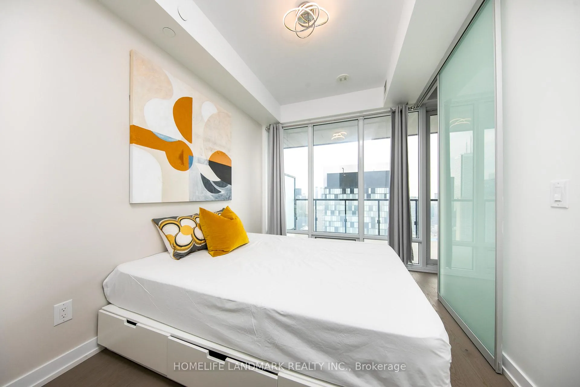 Photo 3 of Unit 3308, 488 University Avenue, Toronto, University — HOMEH