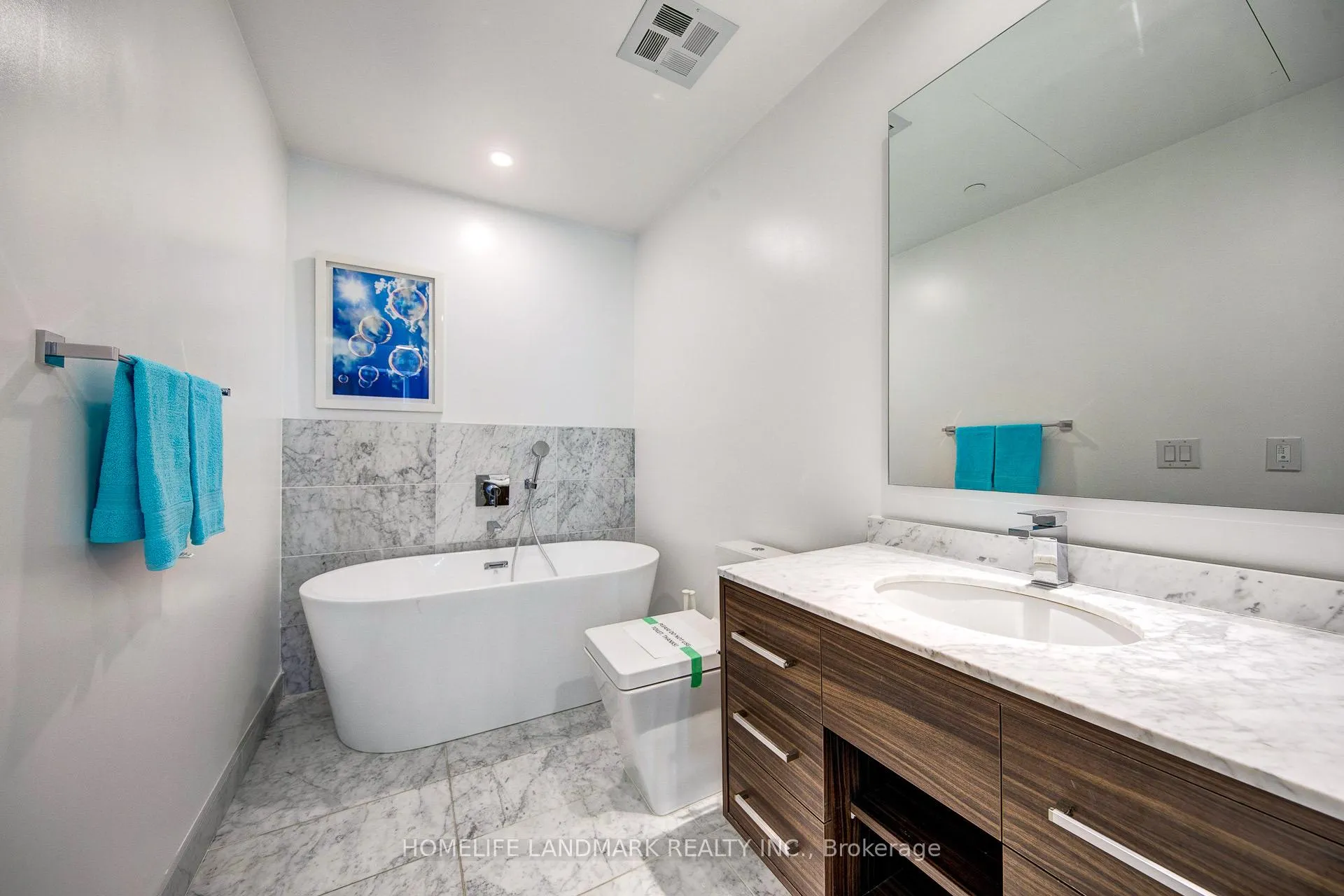 Photo 4 of Unit 3308, 488 University Avenue, Toronto, University — HOMEH
