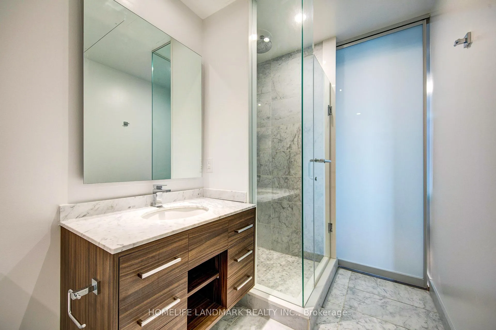Photo 5 of Unit 3308, 488 University Avenue, Toronto, University — HOMEH