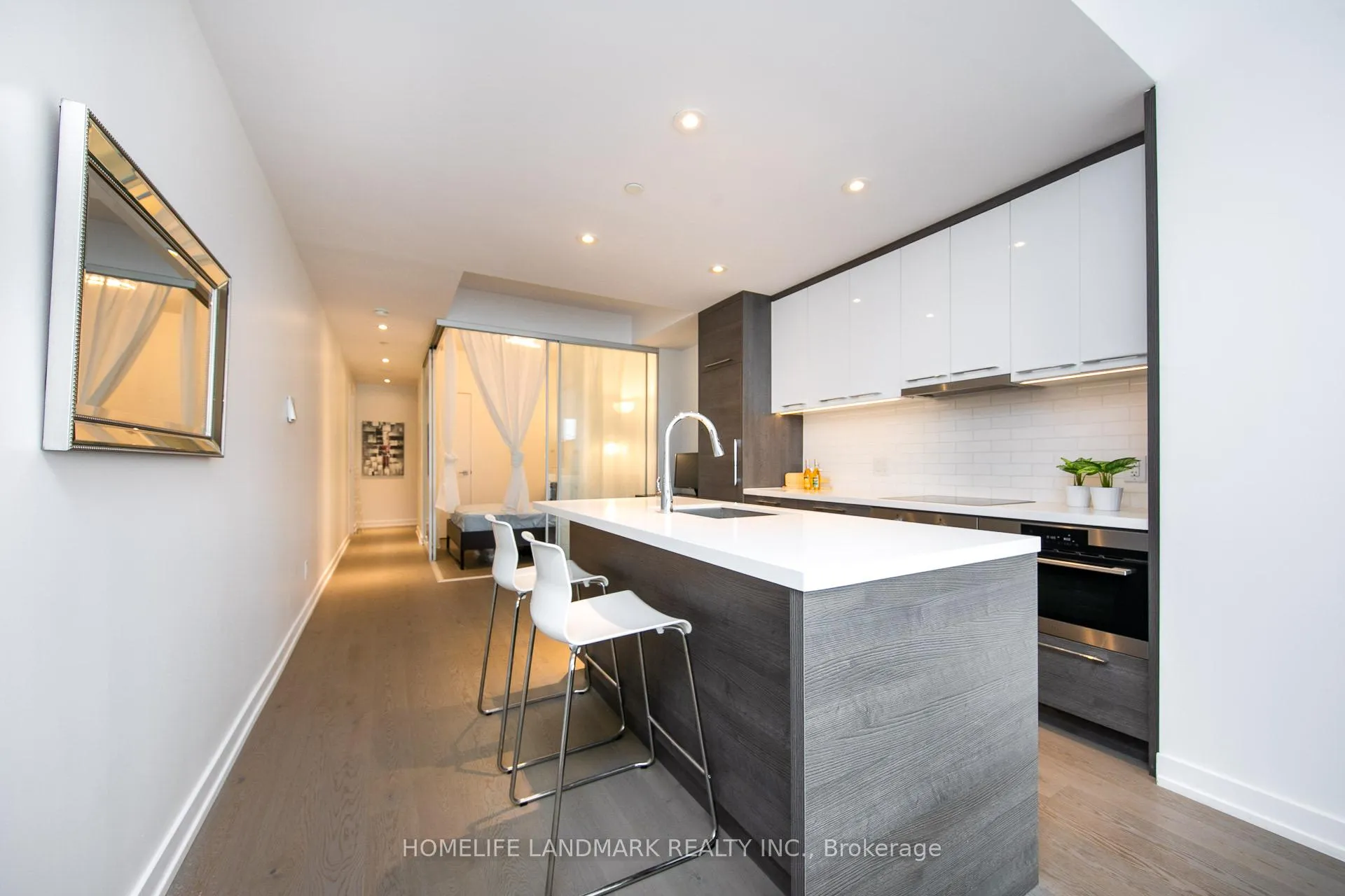 Photo 9 of Unit 3308, 488 University Avenue, Toronto, University — HOMEH