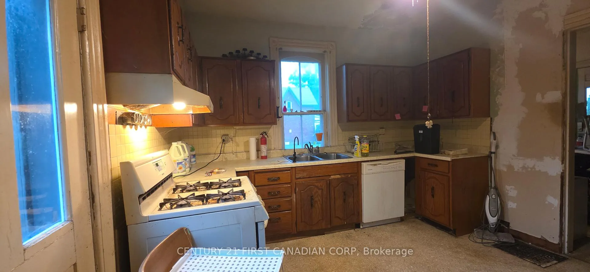 Photo 33 of 33 Horton Street, St. Thomas — HOMEH