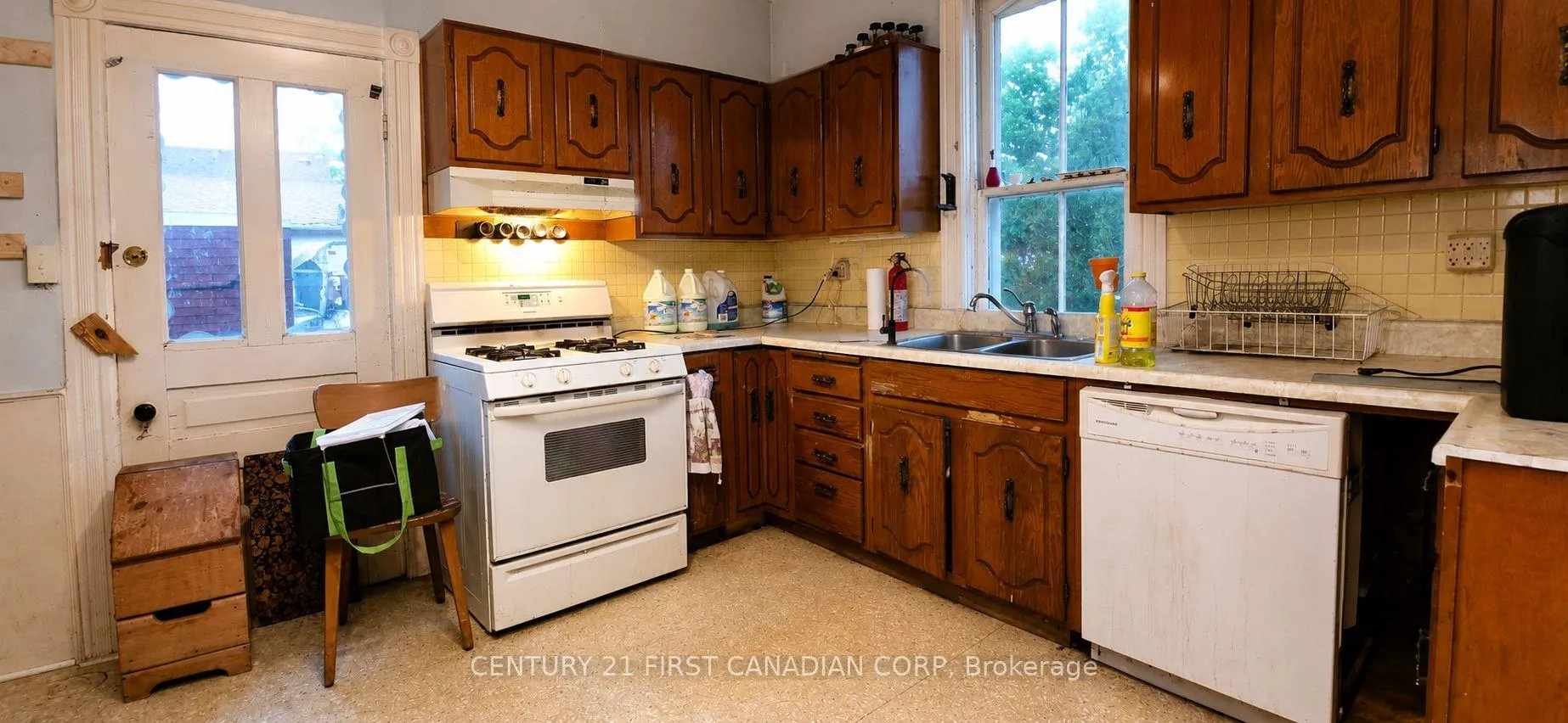 Photo 34 of 33 Horton Street, St. Thomas — HOMEH