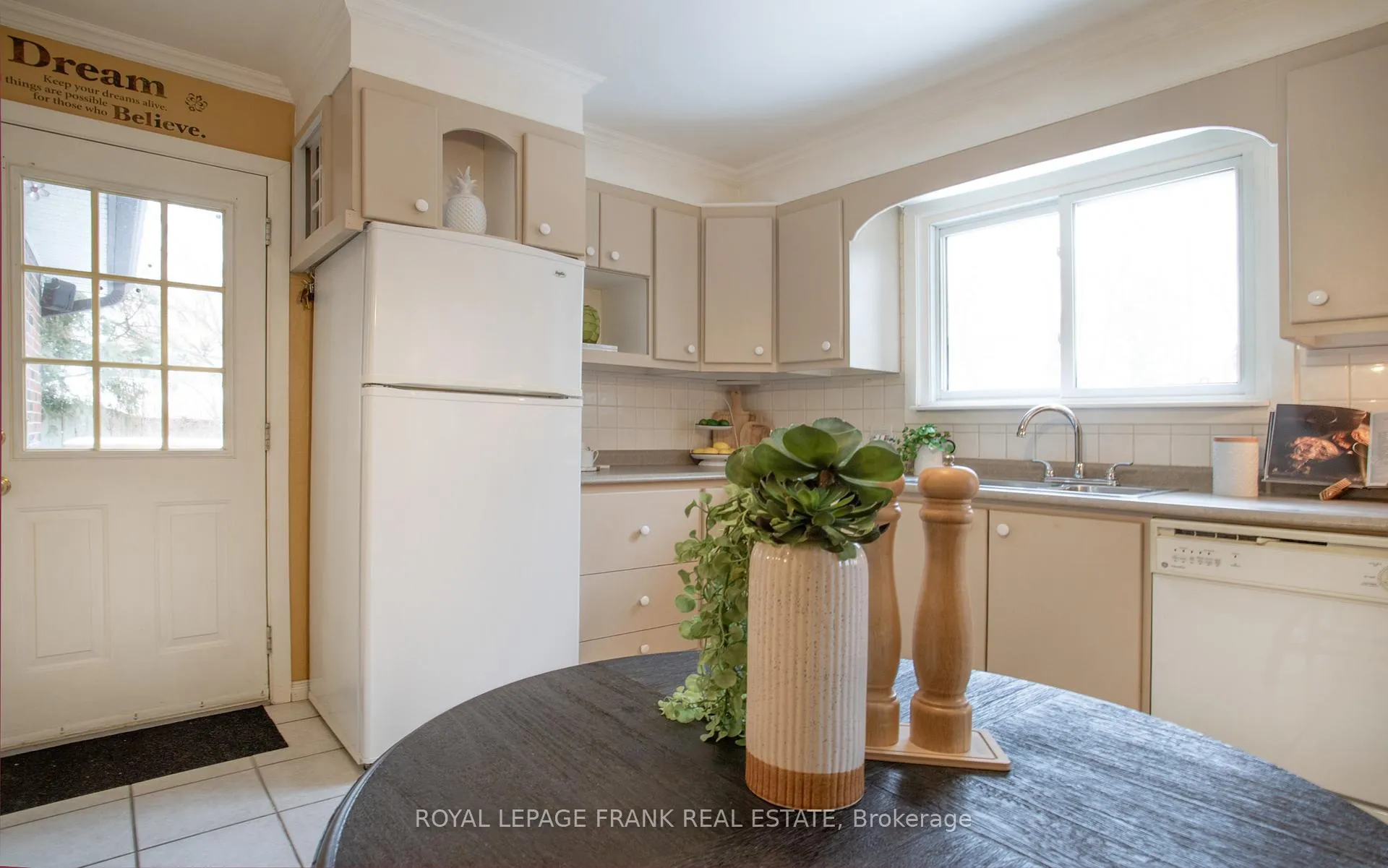 Photo 23 of 99 Little Avenue, Clarington, Bowmanville — HOMEH