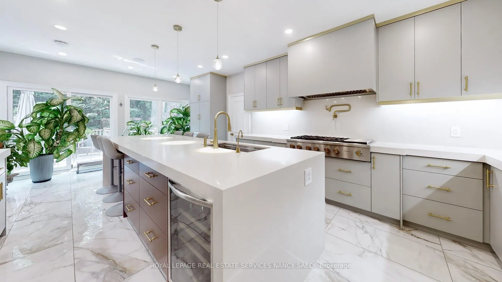 Photo 8 of 21 Forest Heights Boulevard, North York, St. Andrew-Windfields — HOMEH