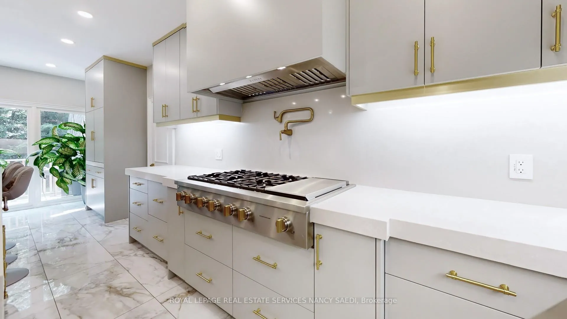 Photo 10 of 21 Forest Heights Boulevard, North York, St. Andrew-Windfields — HOMEH