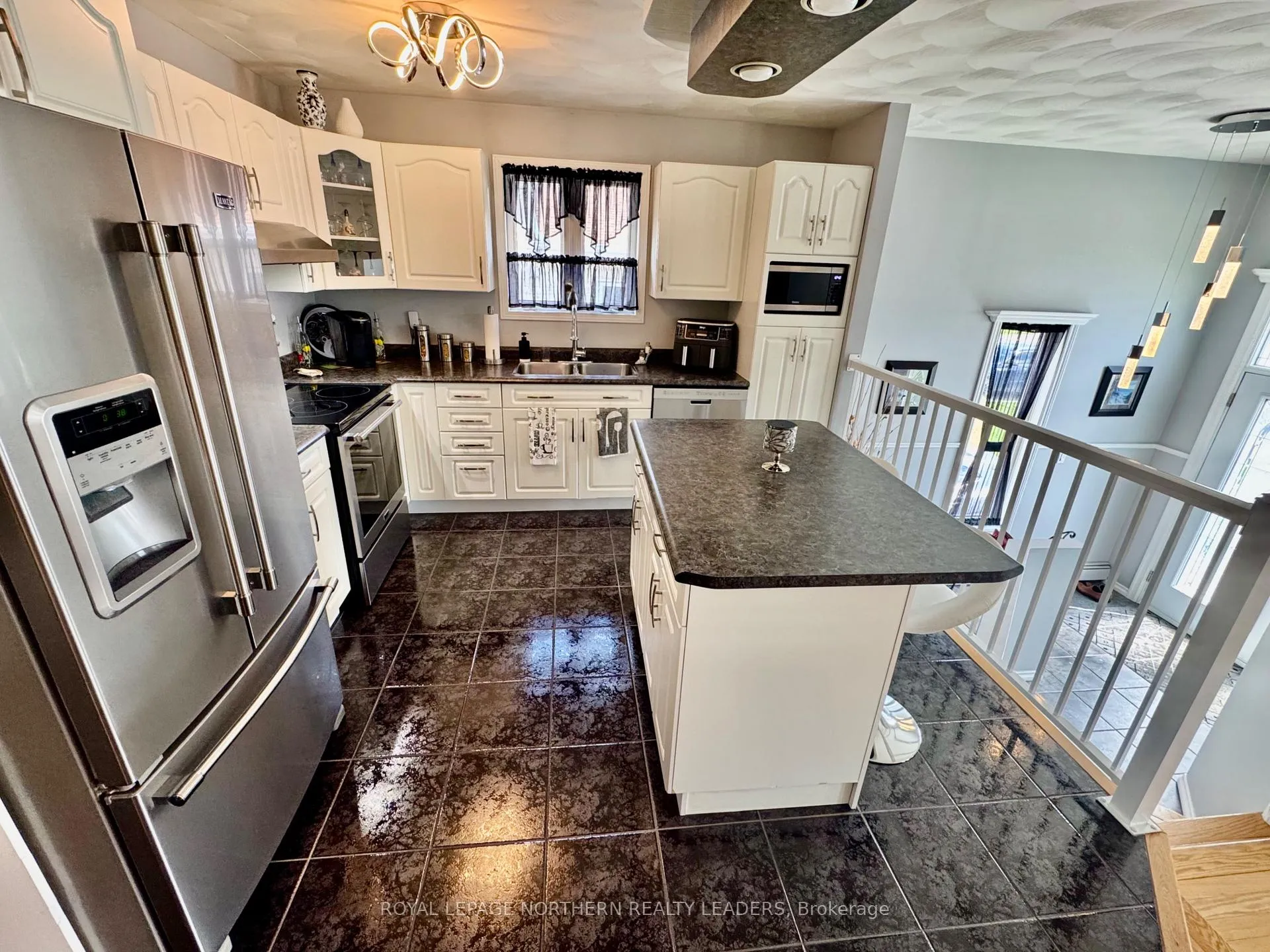 Photo 12 of 1272 Park Avenue, Timmins, MTJ - Main Area — HOMEH