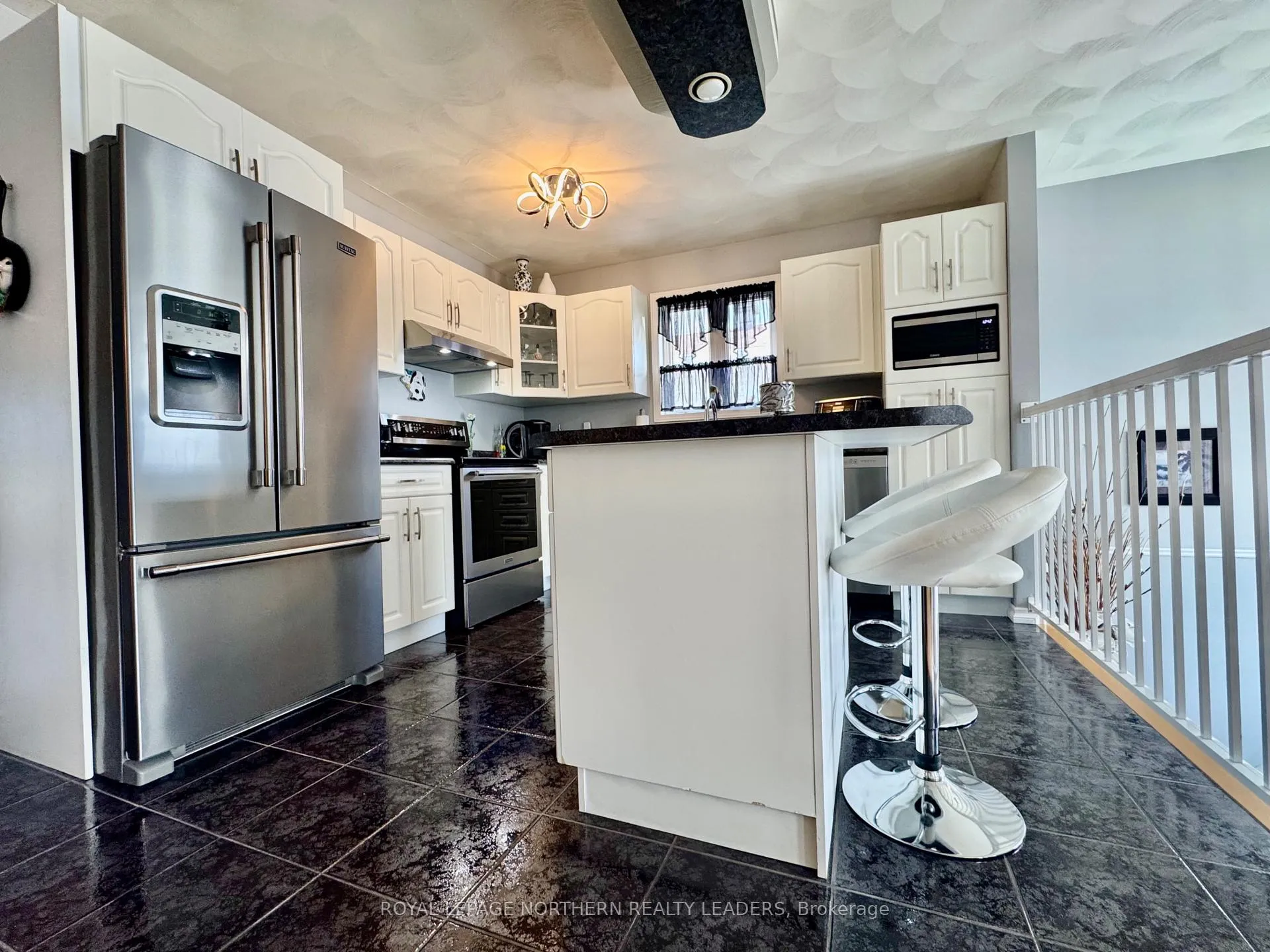 Photo 17 of 1272 Park Avenue, Timmins, MTJ - Main Area — HOMEH