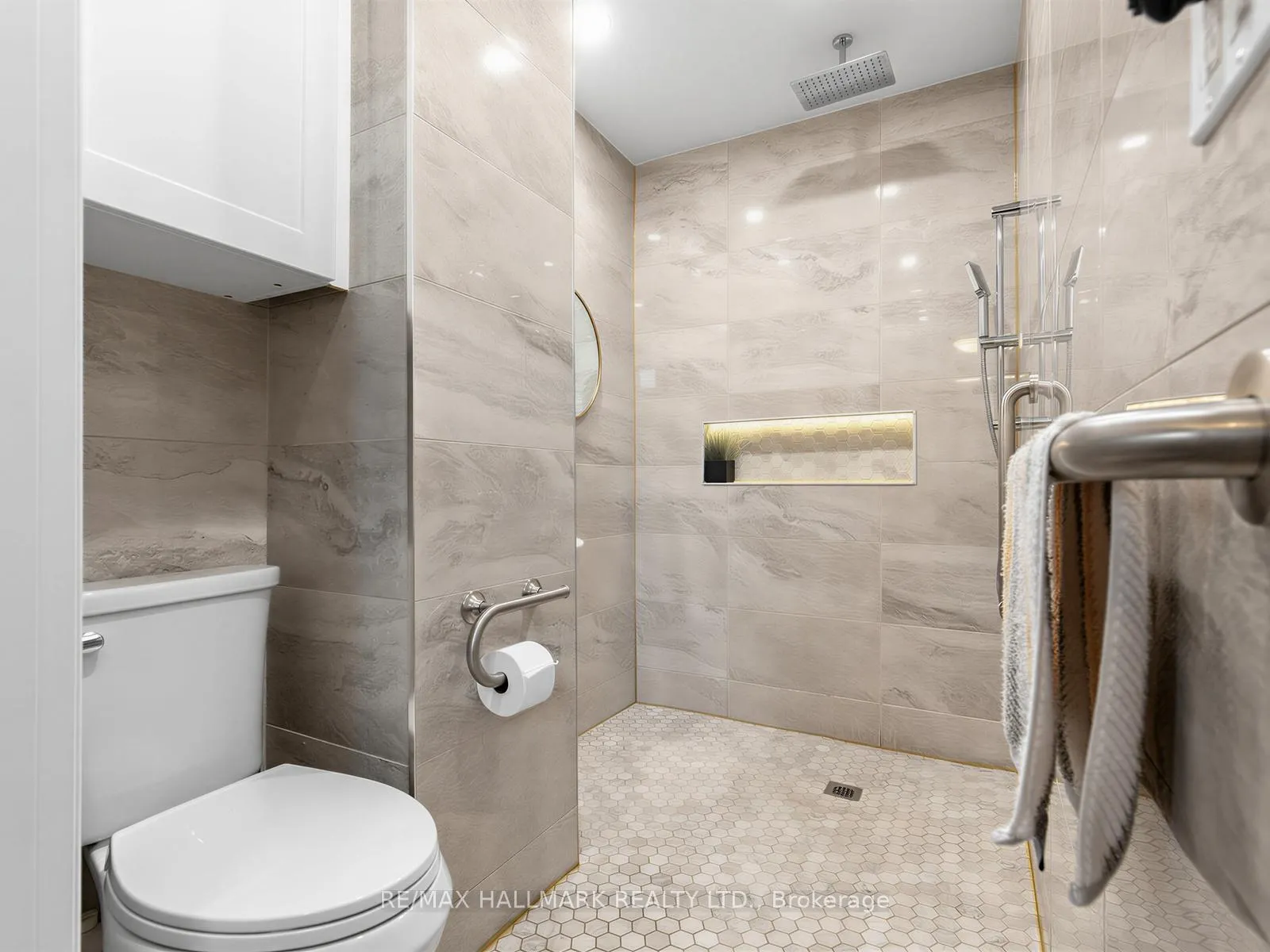 Photo 20 of 239 Torrens Avenue, Toronto, East York — HOMEH