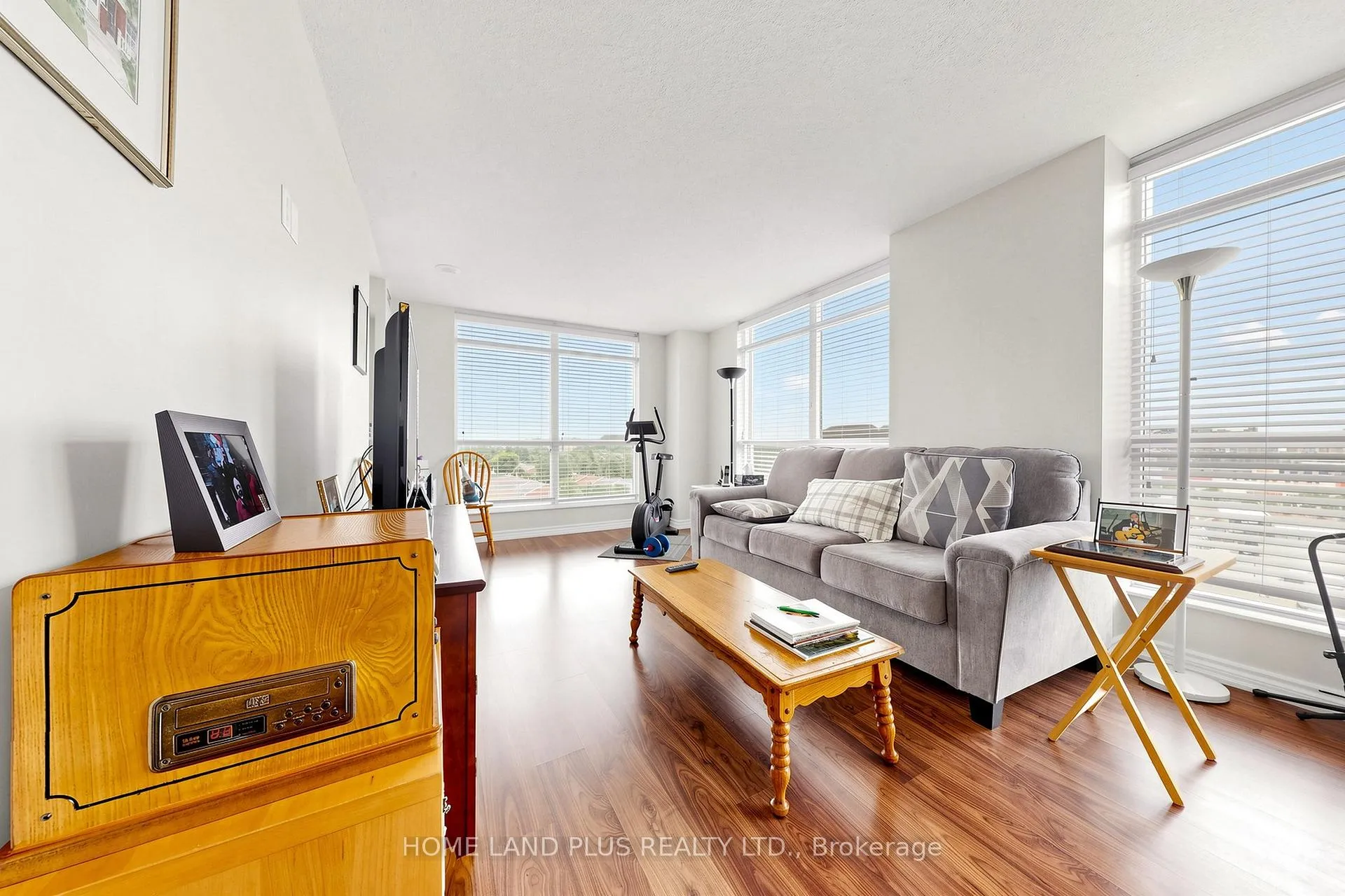 Photo 6 of Unit 721, 18 Harding Boulevard, Richmond Hill, Harding — HOMEH