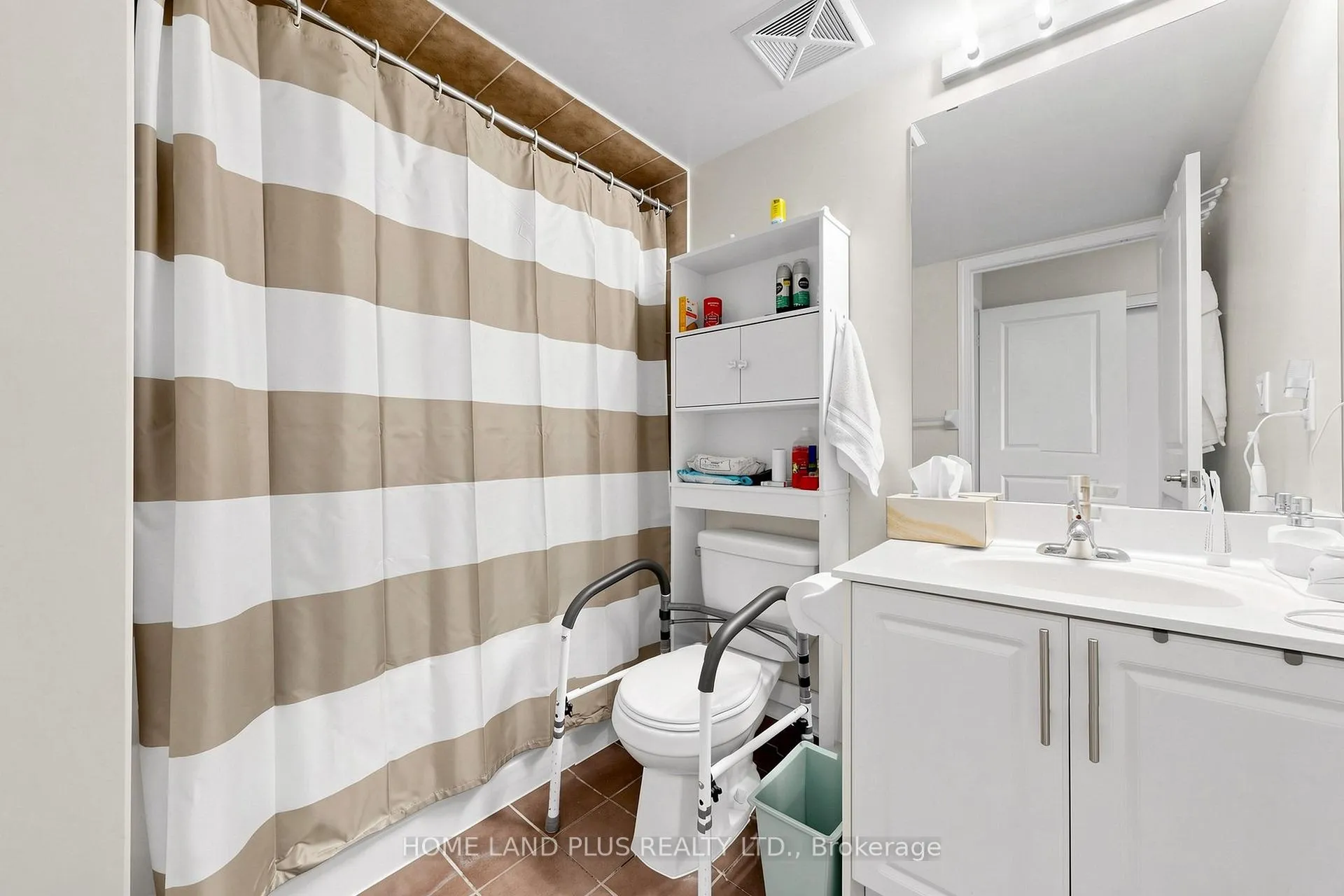 Photo 16 of Unit 721, 18 Harding Boulevard, Richmond Hill, Harding — HOMEH