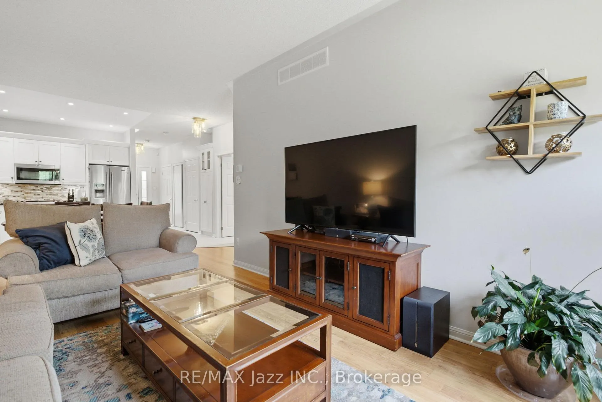 Photo 12 of Unit 44, 1111 Wilson Road N, Oshawa, Centennial — HOMEH