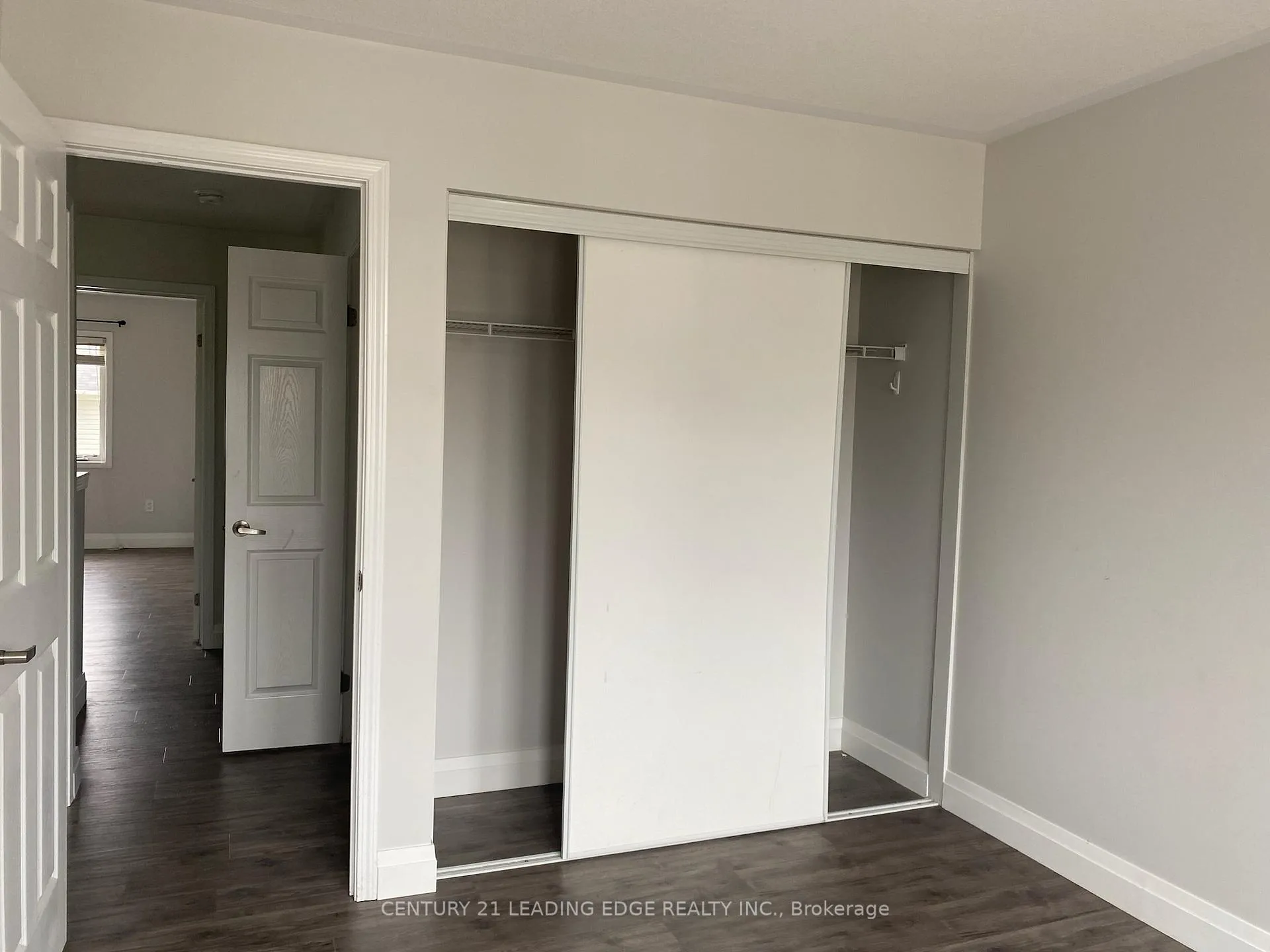 Photo 8 of 33 Glenvista Drive, Kitchener — HOMEH
