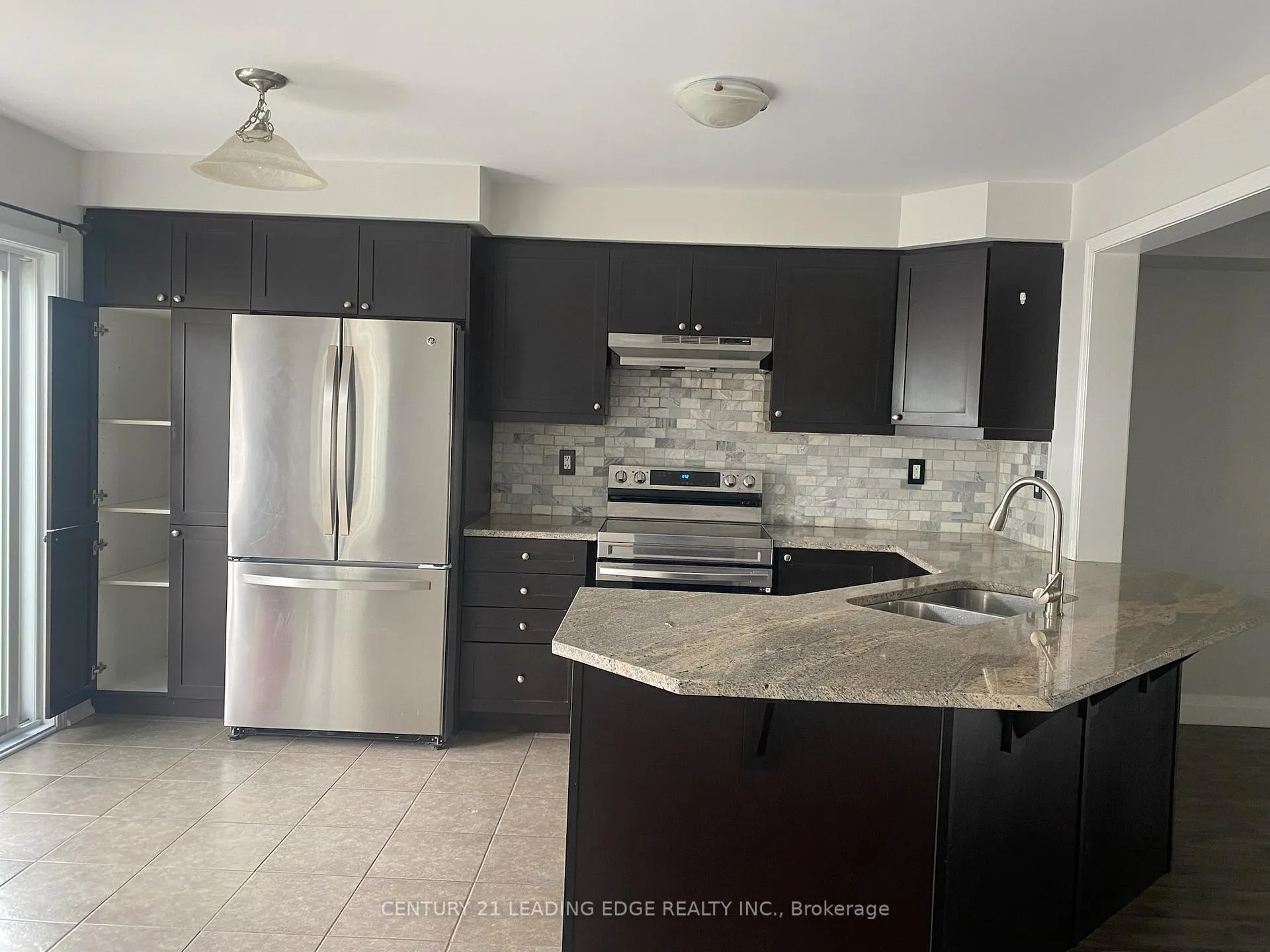 Photo 12 of 33 Glenvista Drive, Kitchener — HOMEH