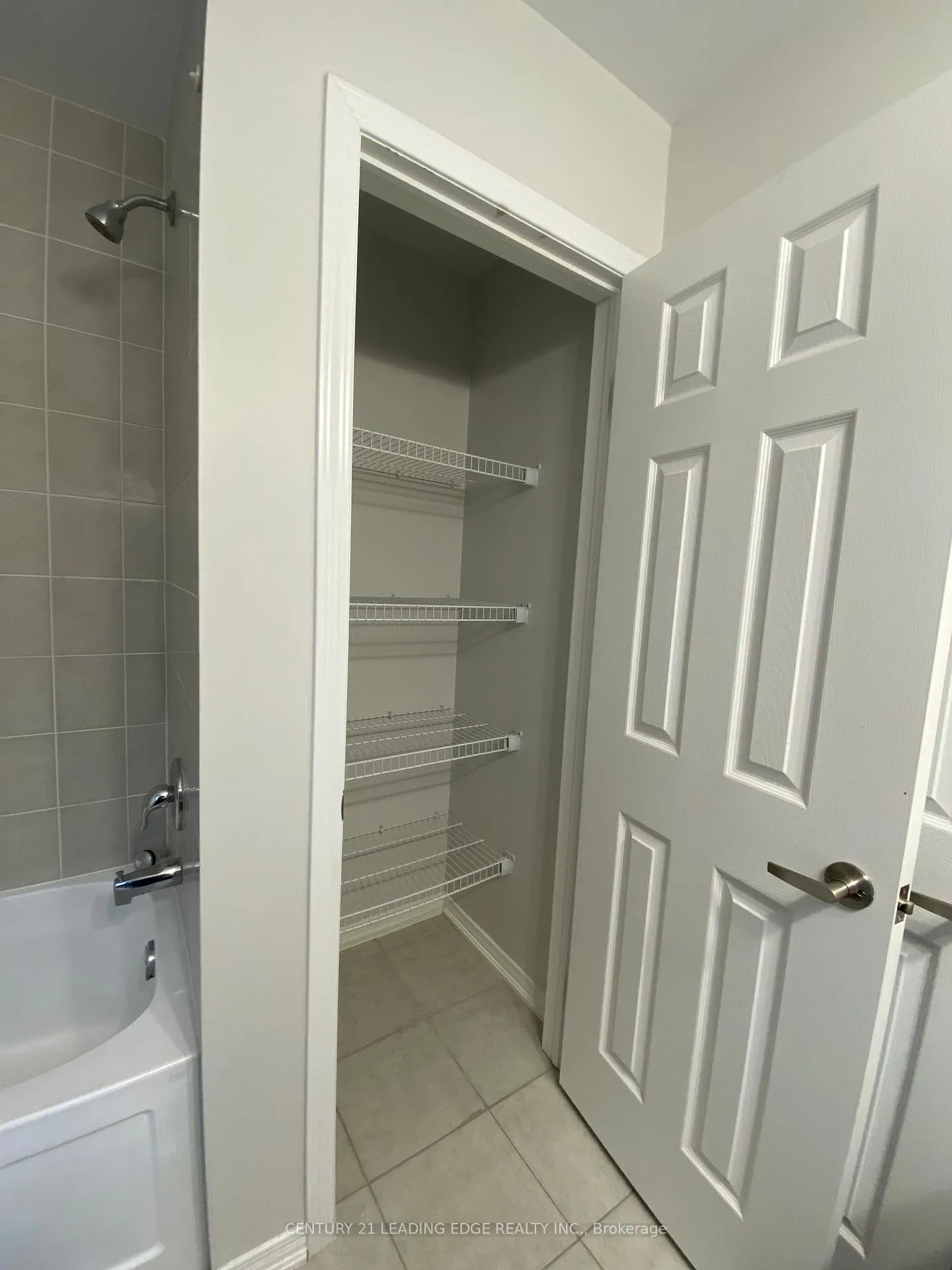Photo 19 of 33 Glenvista Drive, Kitchener — HOMEH