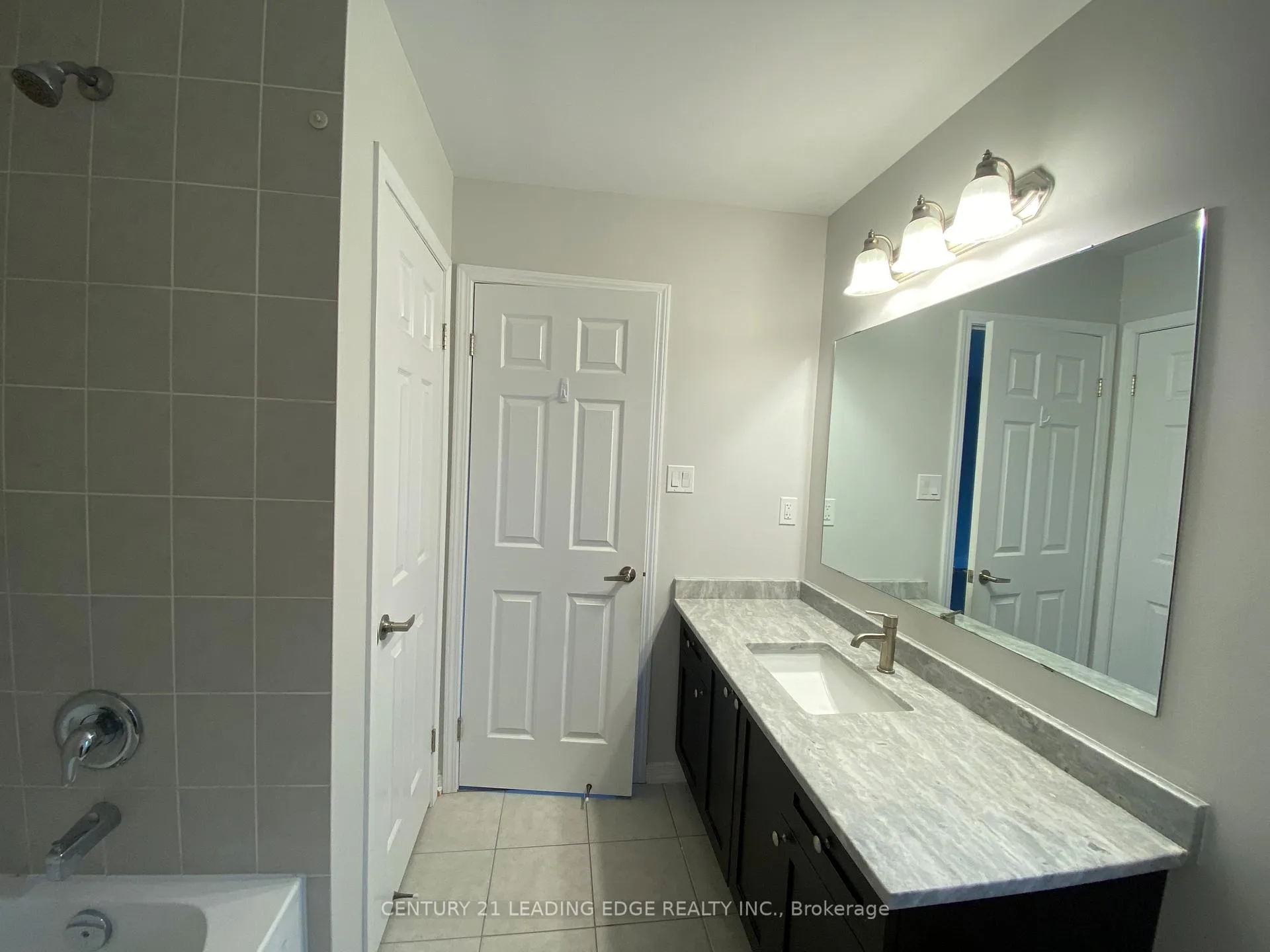Photo 21 of 33 Glenvista Drive, Kitchener — HOMEH
