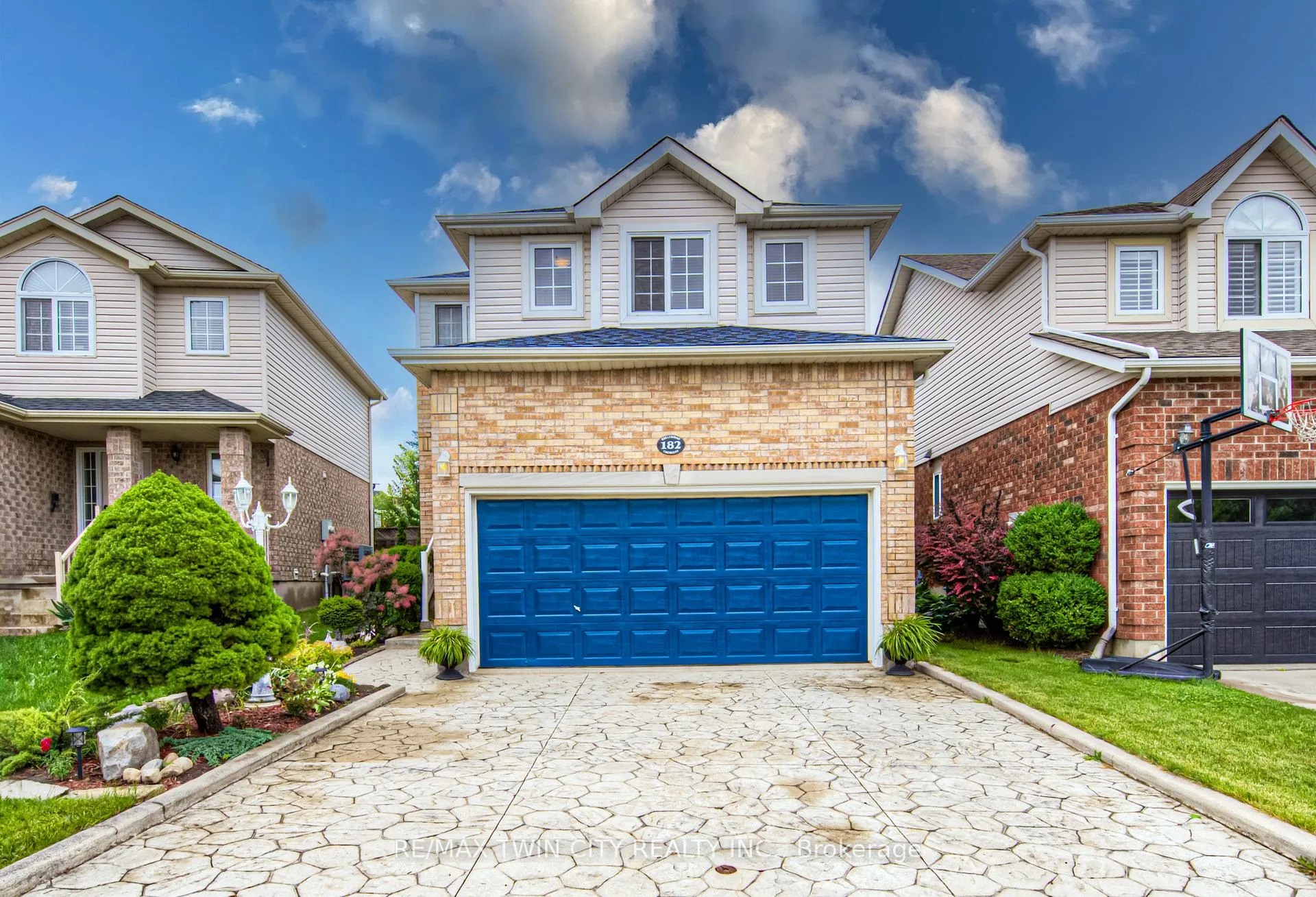 Photo 1 of 182 Hollyridge Crescent, Kitchener — HOMEH