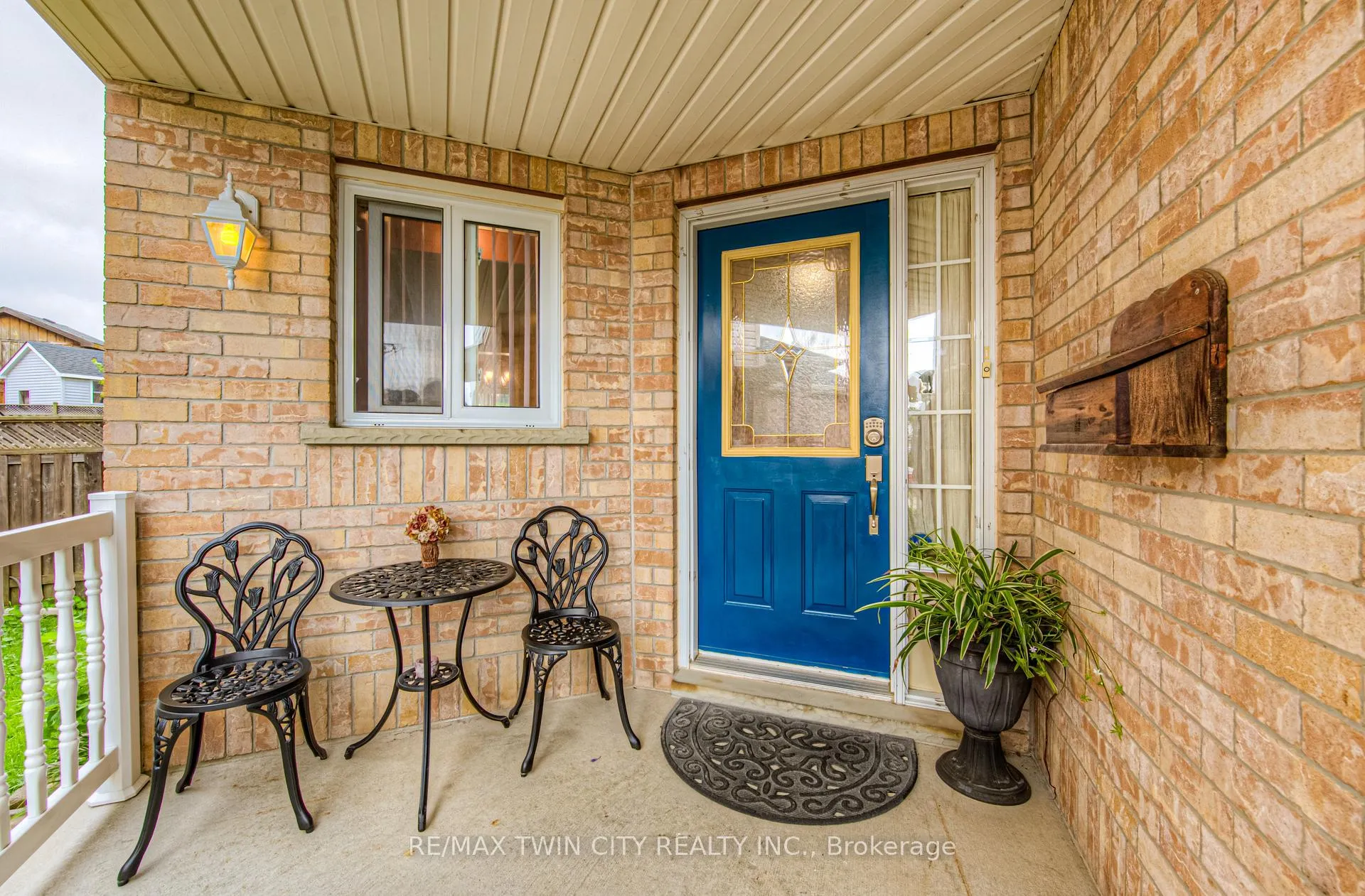 Photo 2 of 182 Hollyridge Crescent, Kitchener — HOMEH