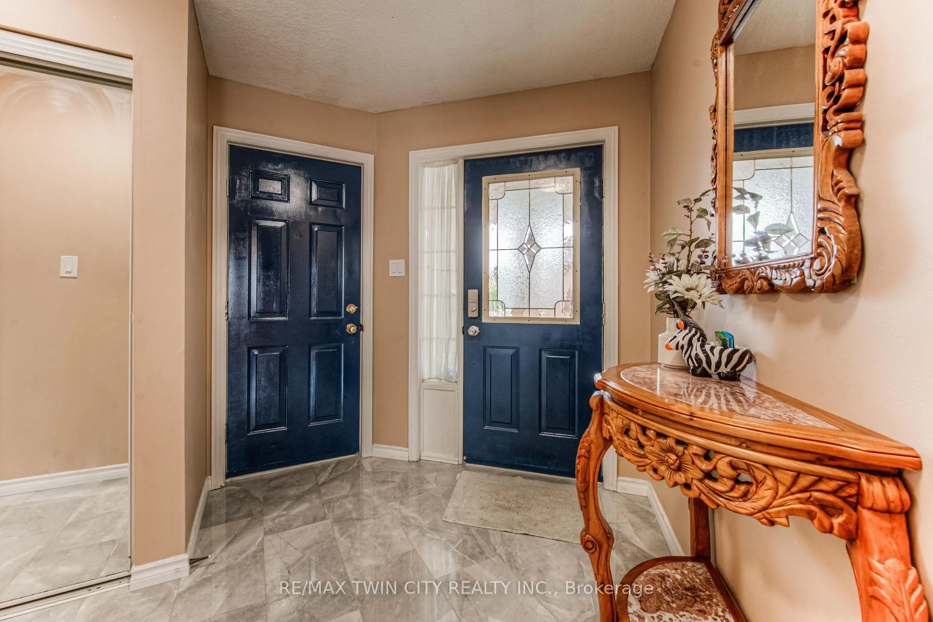Photo 3 of 182 Hollyridge Crescent, Kitchener — HOMEH