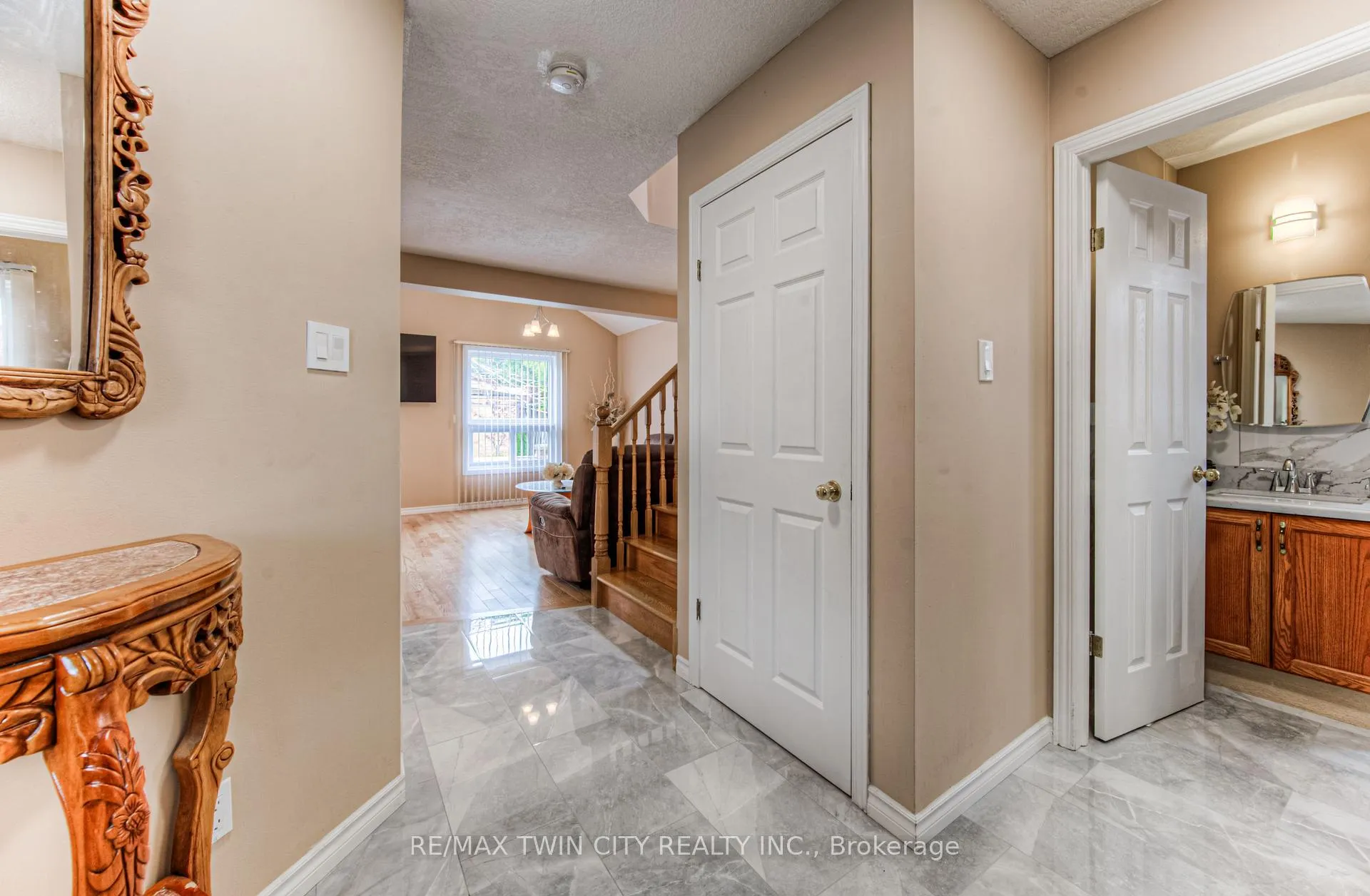 Photo 4 of 182 Hollyridge Crescent, Kitchener — HOMEH