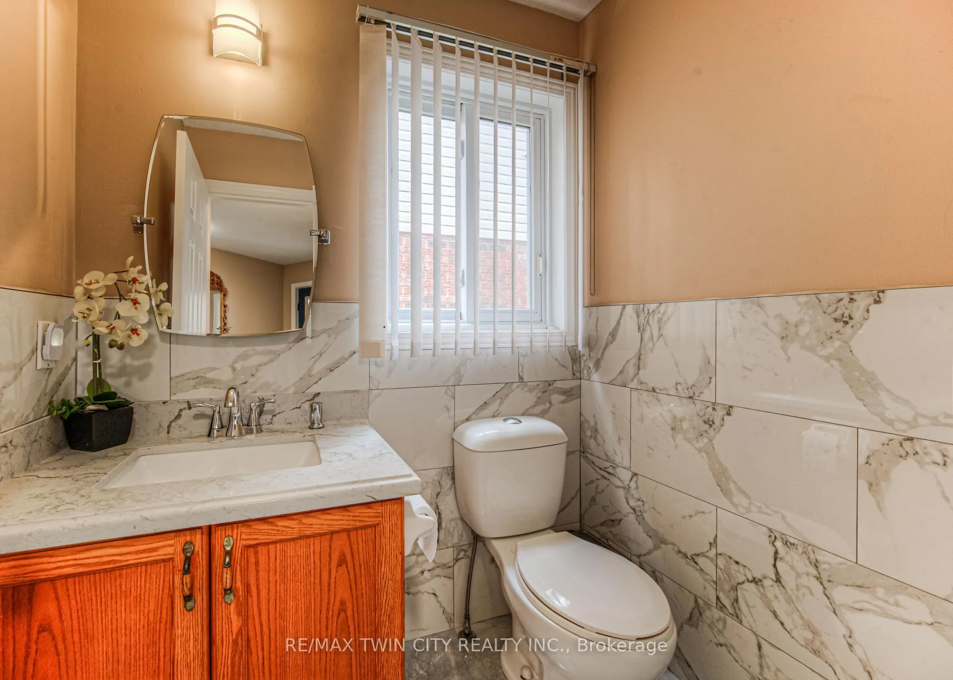 Photo 5 of 182 Hollyridge Crescent, Kitchener — HOMEH
