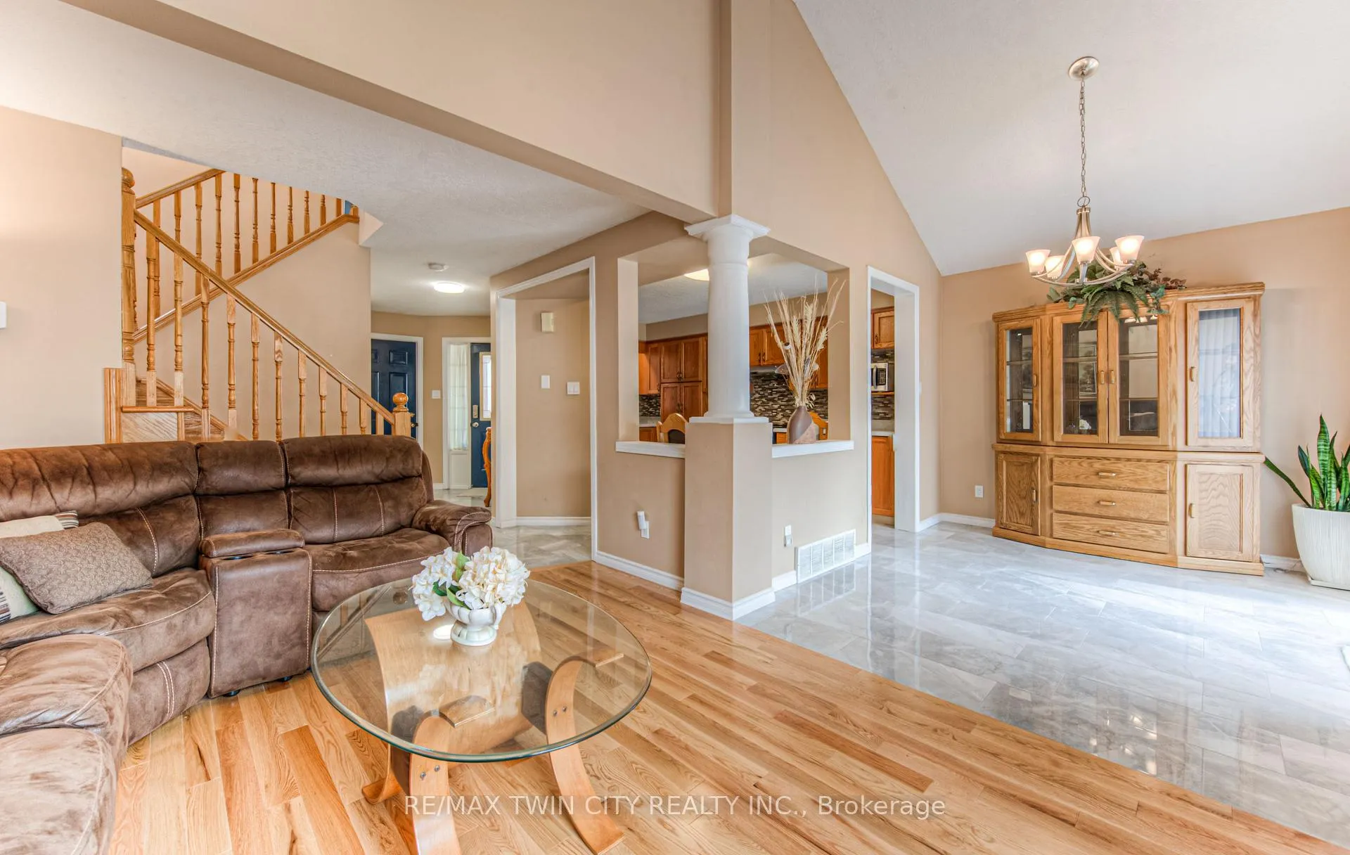 Photo 7 of 182 Hollyridge Crescent, Kitchener — HOMEH