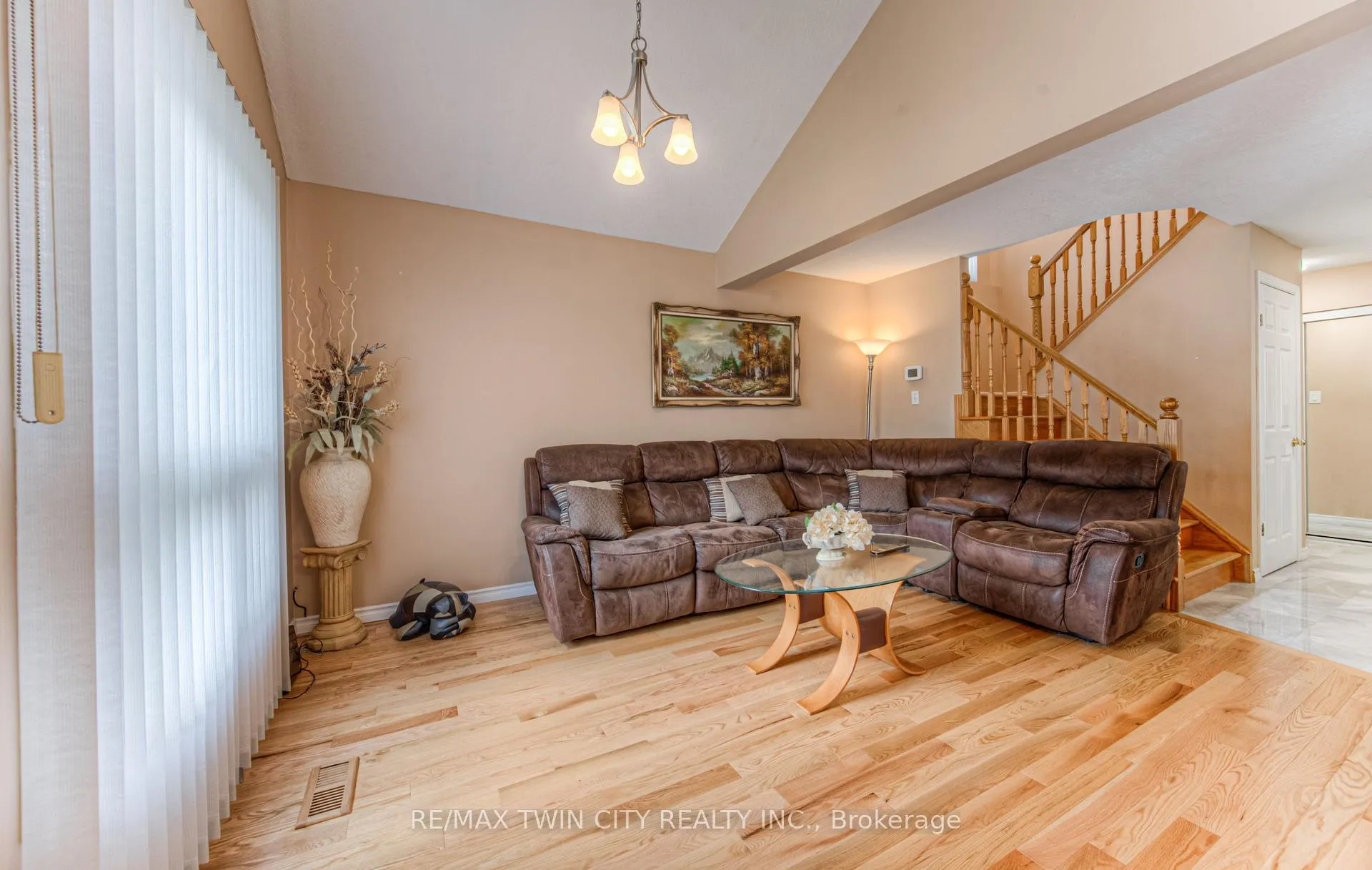 Photo 9 of 182 Hollyridge Crescent, Kitchener — HOMEH