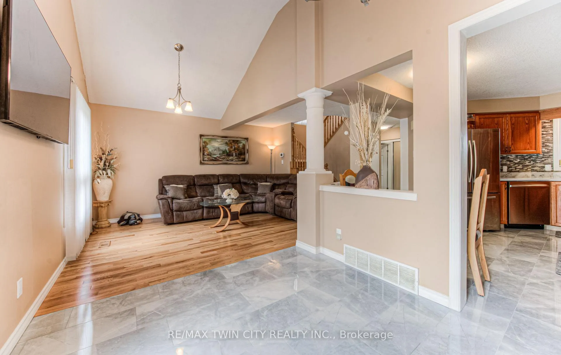 Photo 11 of 182 Hollyridge Crescent, Kitchener — HOMEH
