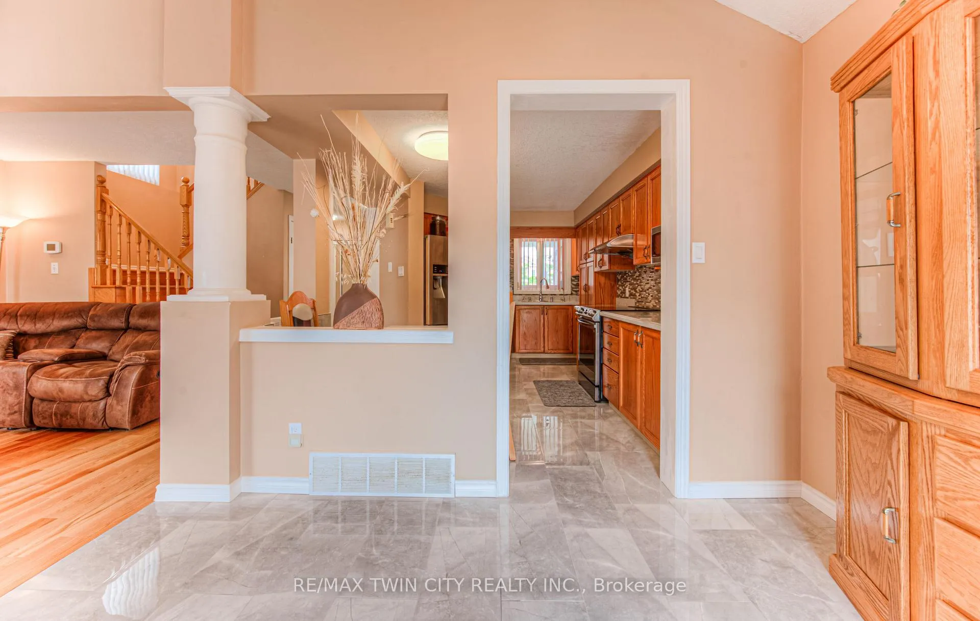 Photo 12 of 182 Hollyridge Crescent, Kitchener — HOMEH