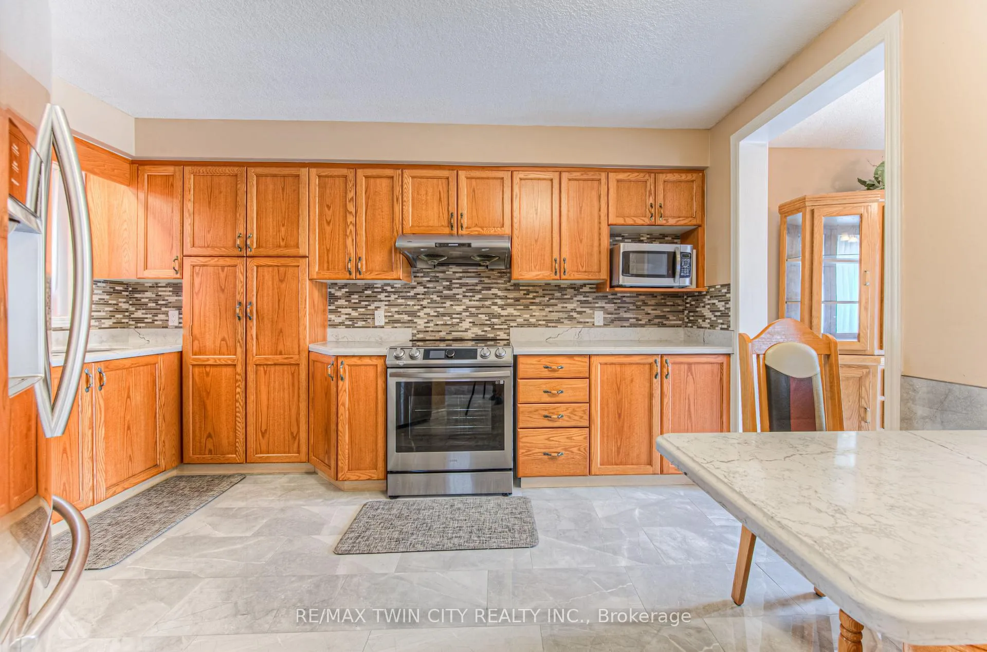 Photo 14 of 182 Hollyridge Crescent, Kitchener — HOMEH