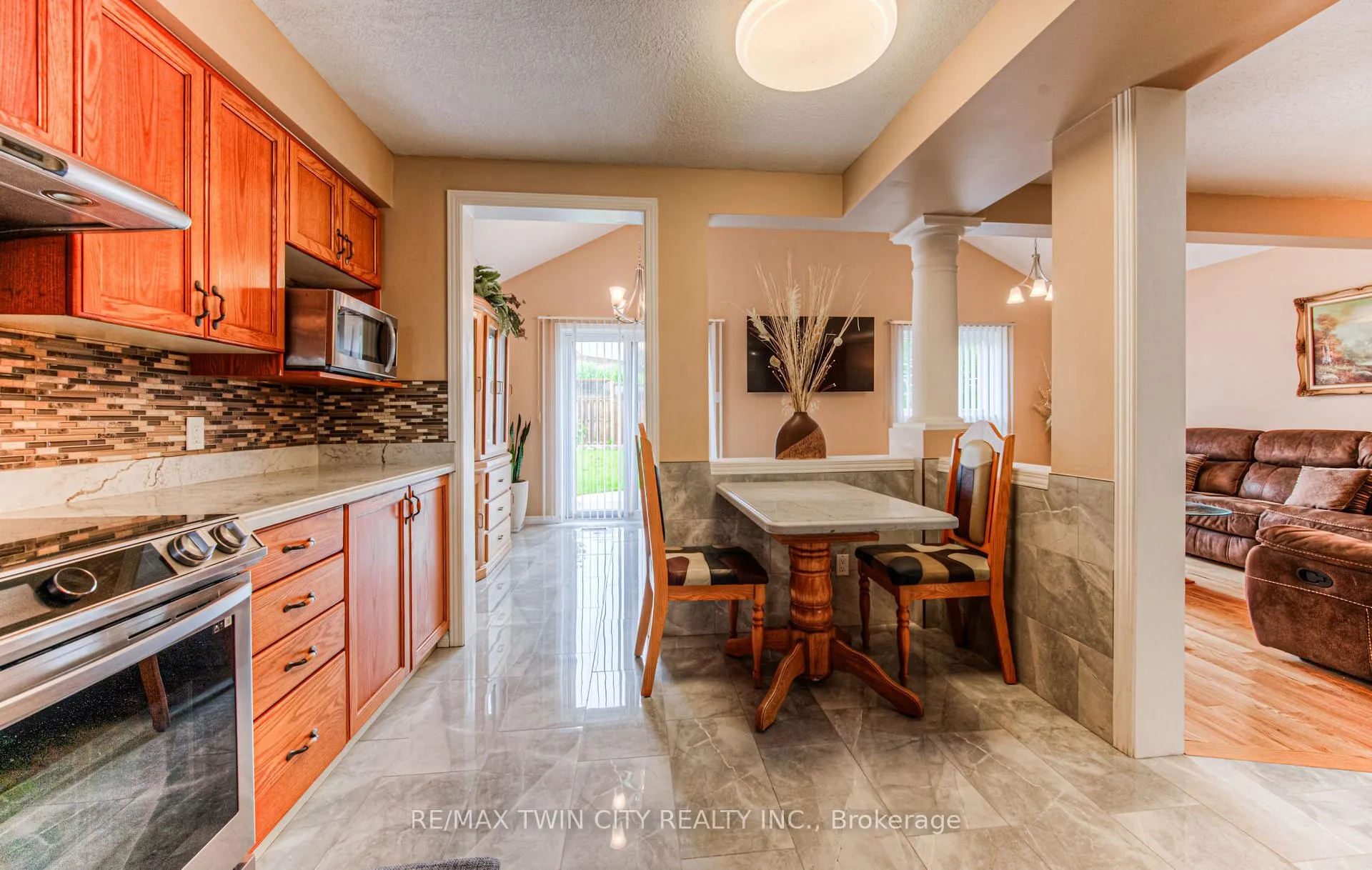 Photo 15 of 182 Hollyridge Crescent, Kitchener — HOMEH