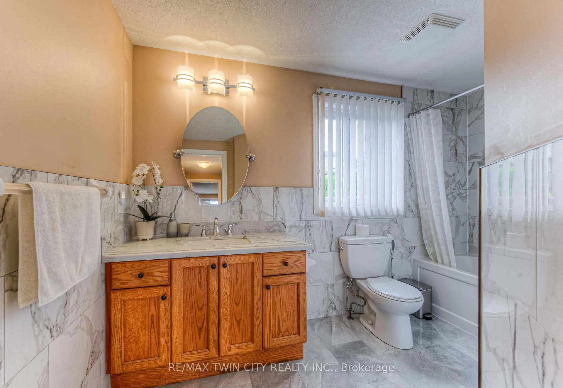 Photo 17 of 182 Hollyridge Crescent, Kitchener — HOMEH