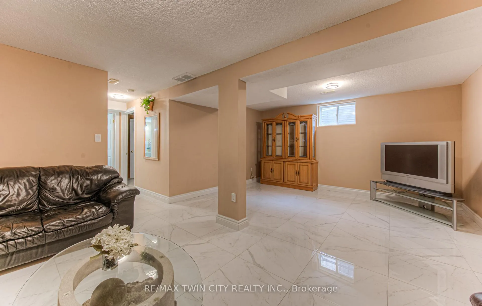 Photo 23 of 182 Hollyridge Crescent, Kitchener — HOMEH