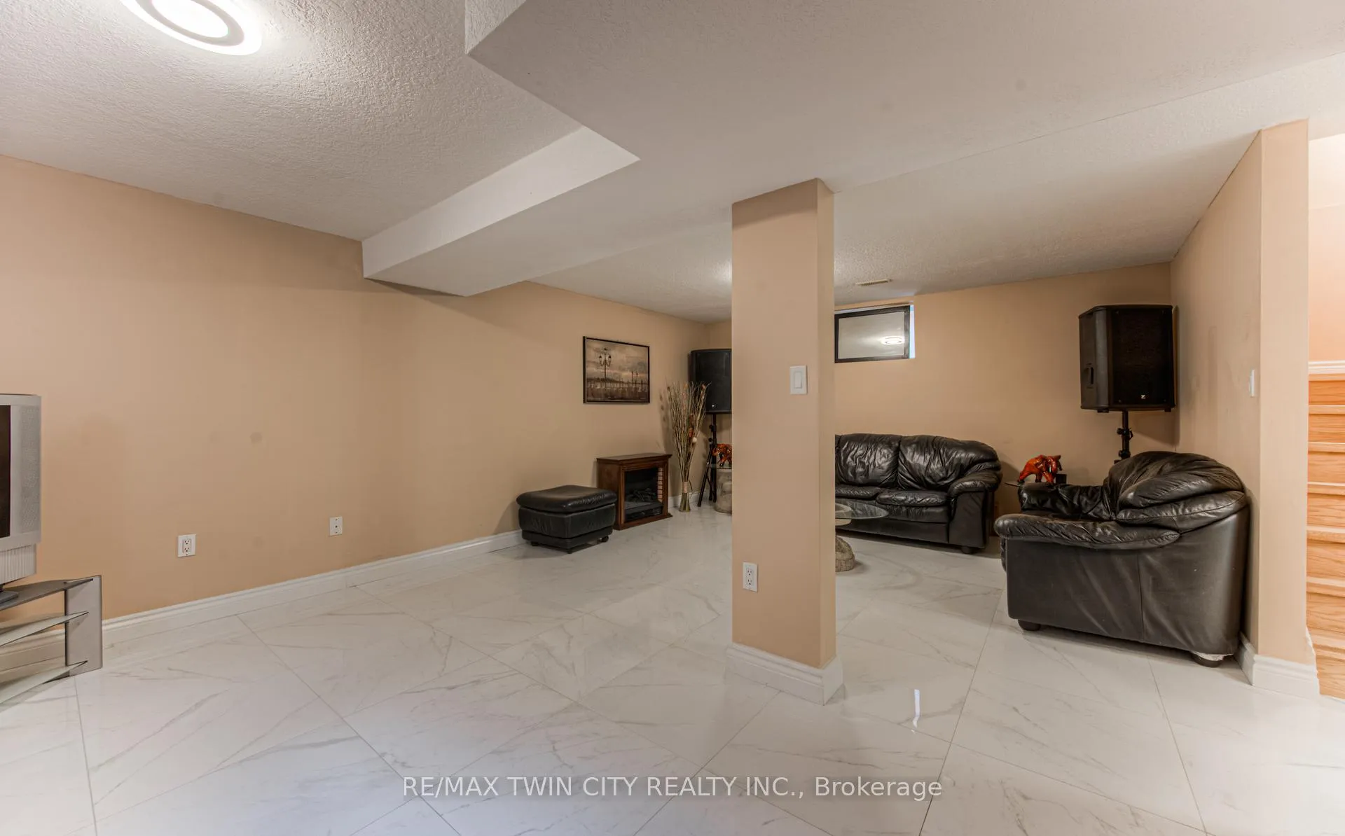 Photo 26 of 182 Hollyridge Crescent, Kitchener — HOMEH