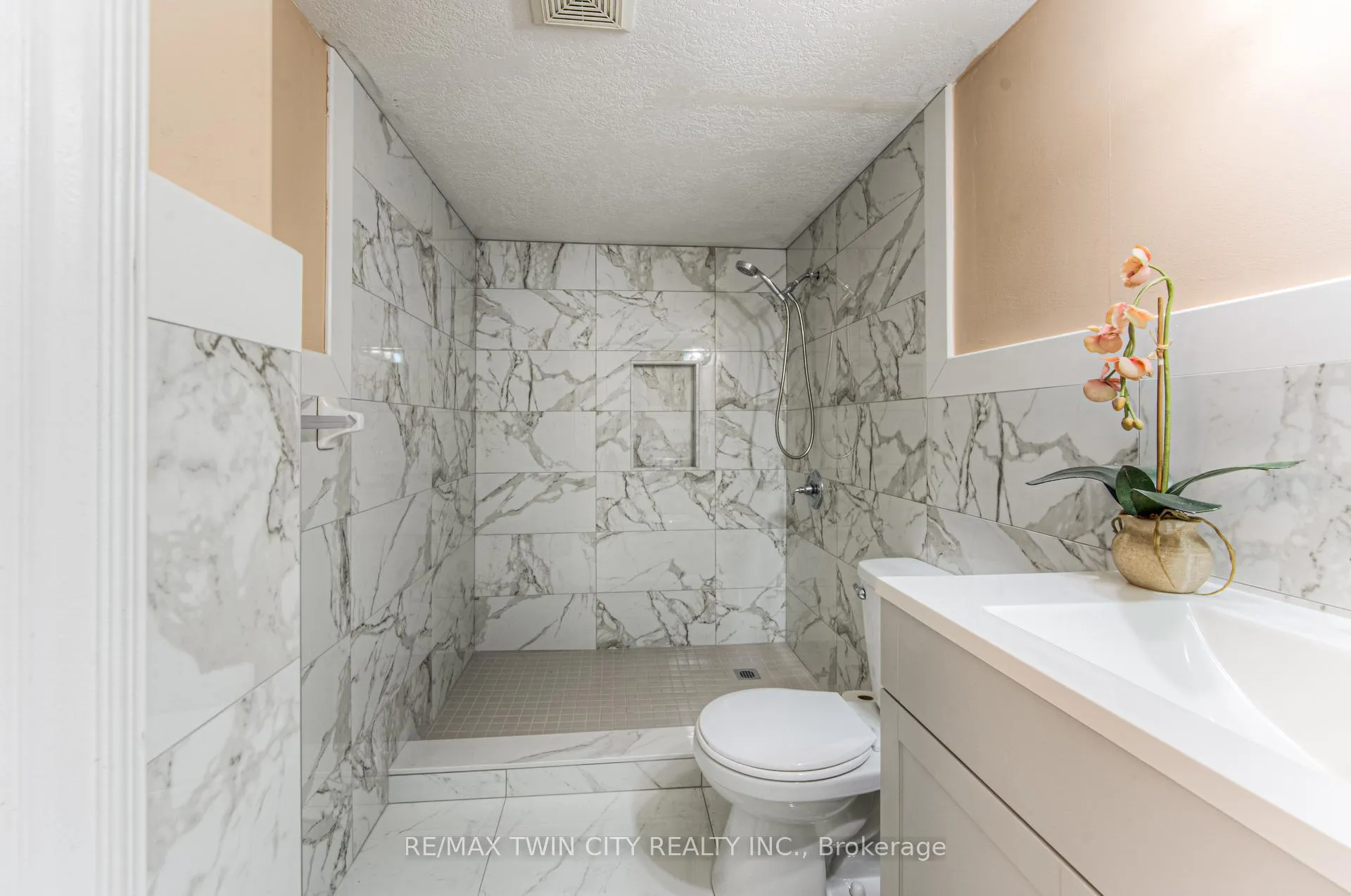 Photo 29 of 182 Hollyridge Crescent, Kitchener — HOMEH