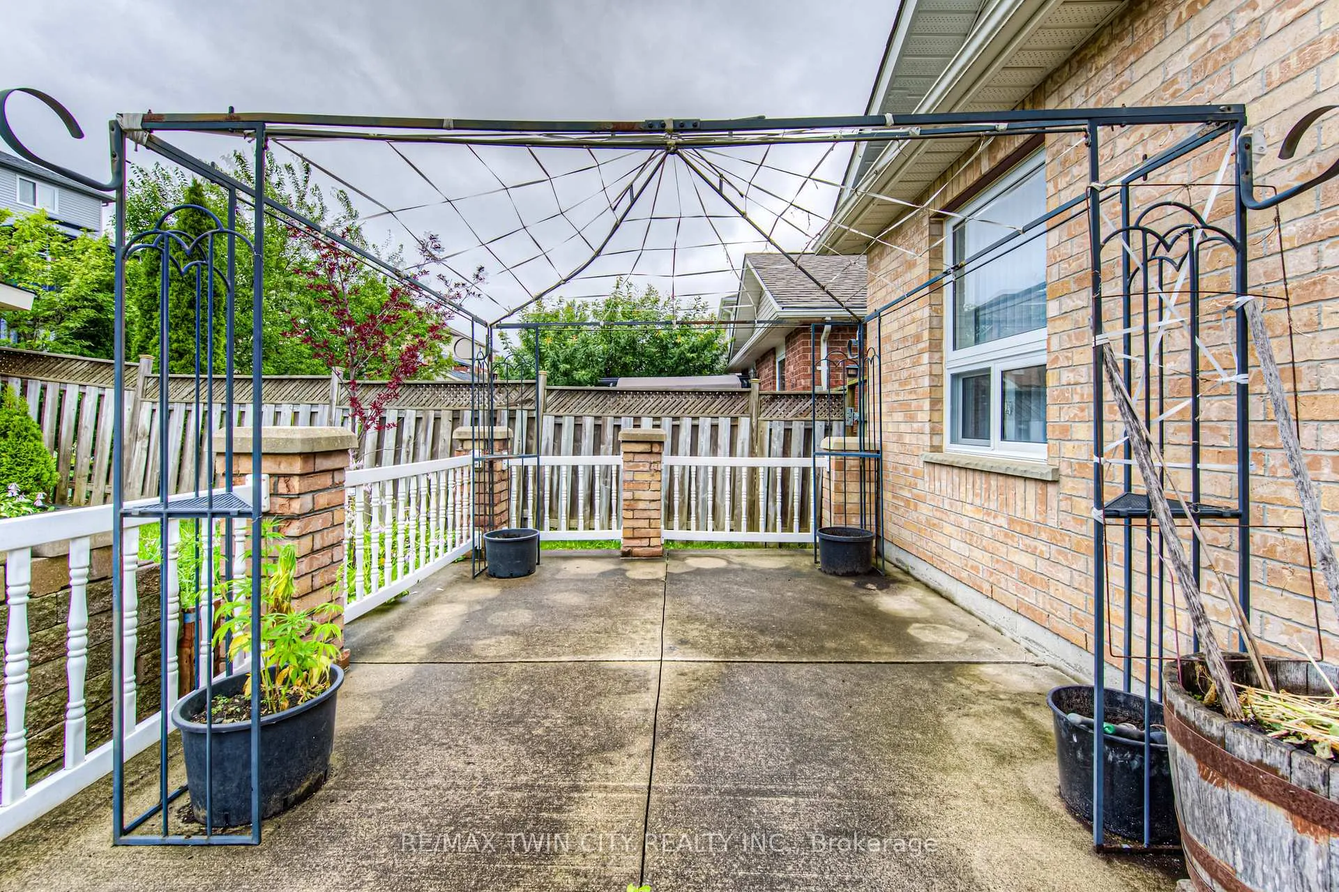 Photo 34 of 182 Hollyridge Crescent, Kitchener — HOMEH