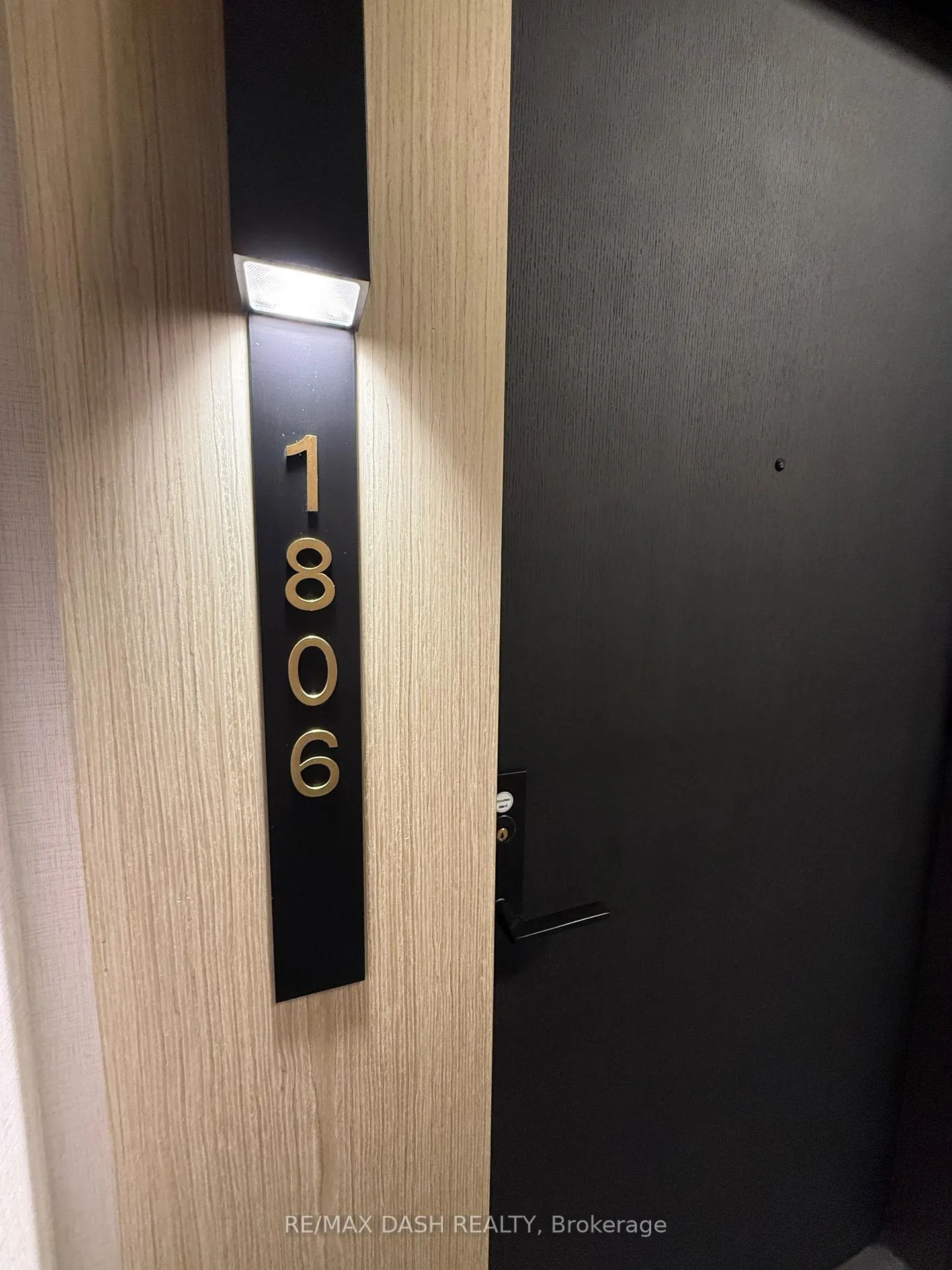 Photo 5 of Unit 1806, 20 Soudan Avenue, Toronto, Mount Pleasant West — HOMEH