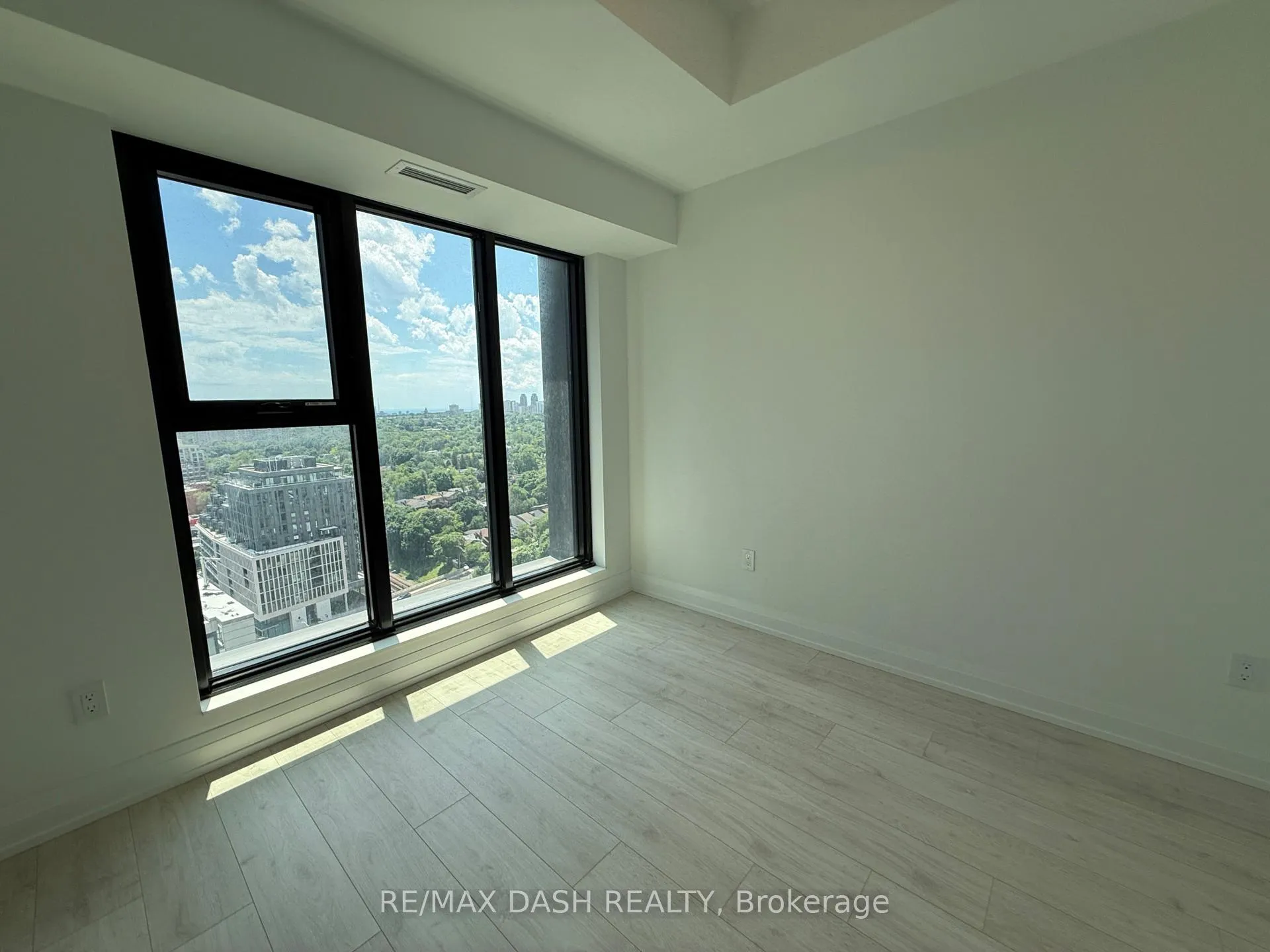 Photo 12 of Unit 1806, 20 Soudan Avenue, Toronto, Mount Pleasant West — HOMEH