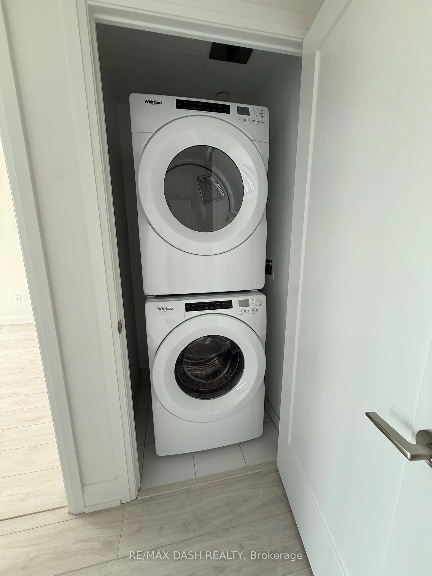 Photo 14 of Unit 1806, 20 Soudan Avenue, Toronto, Mount Pleasant West — HOMEH