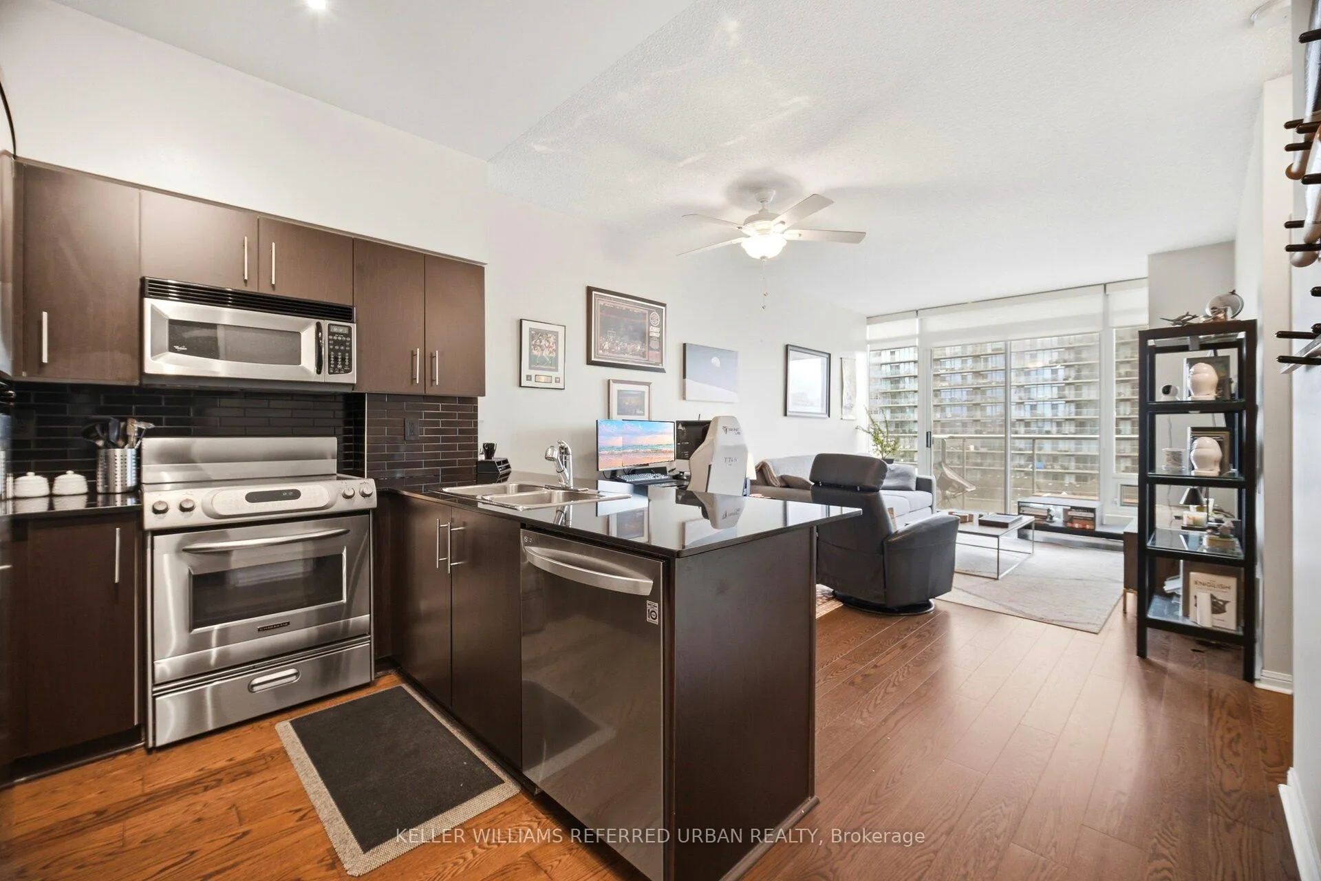 Photo 3 of Unit 601, 15 Windermere Avenue, Toronto, High Park-Swansea — HOMEH