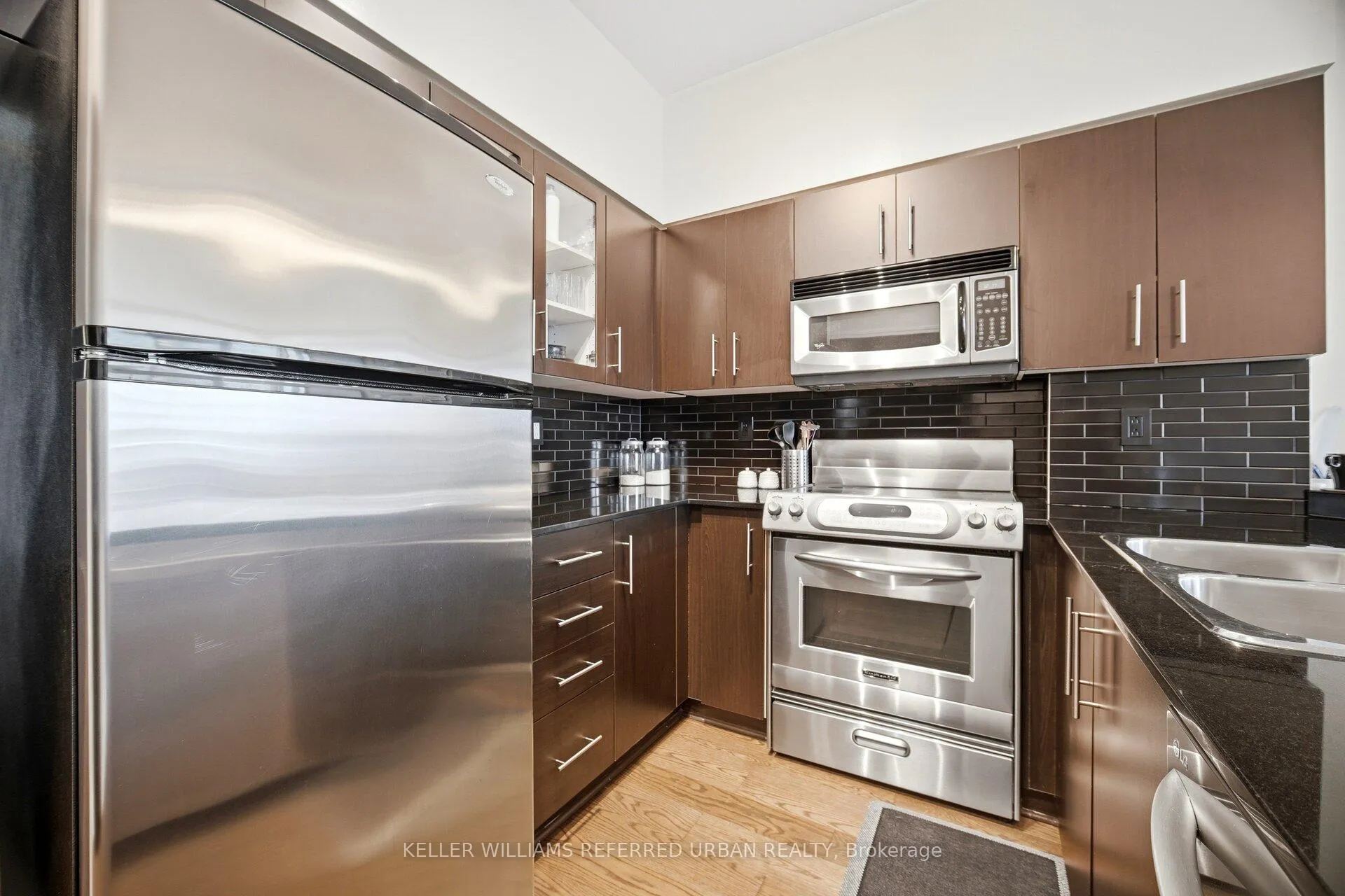 Photo 6 of Unit 601, 15 Windermere Avenue, Toronto, High Park-Swansea — HOMEH